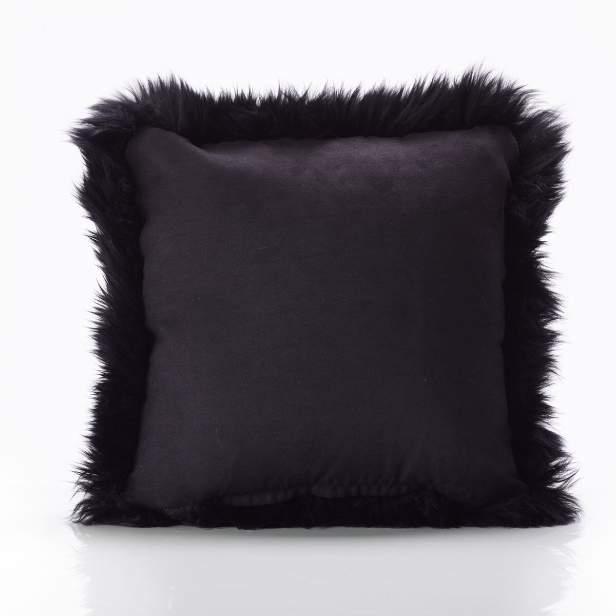 Coussin Bowron noir en peau de mouton 35x35cm, version UK