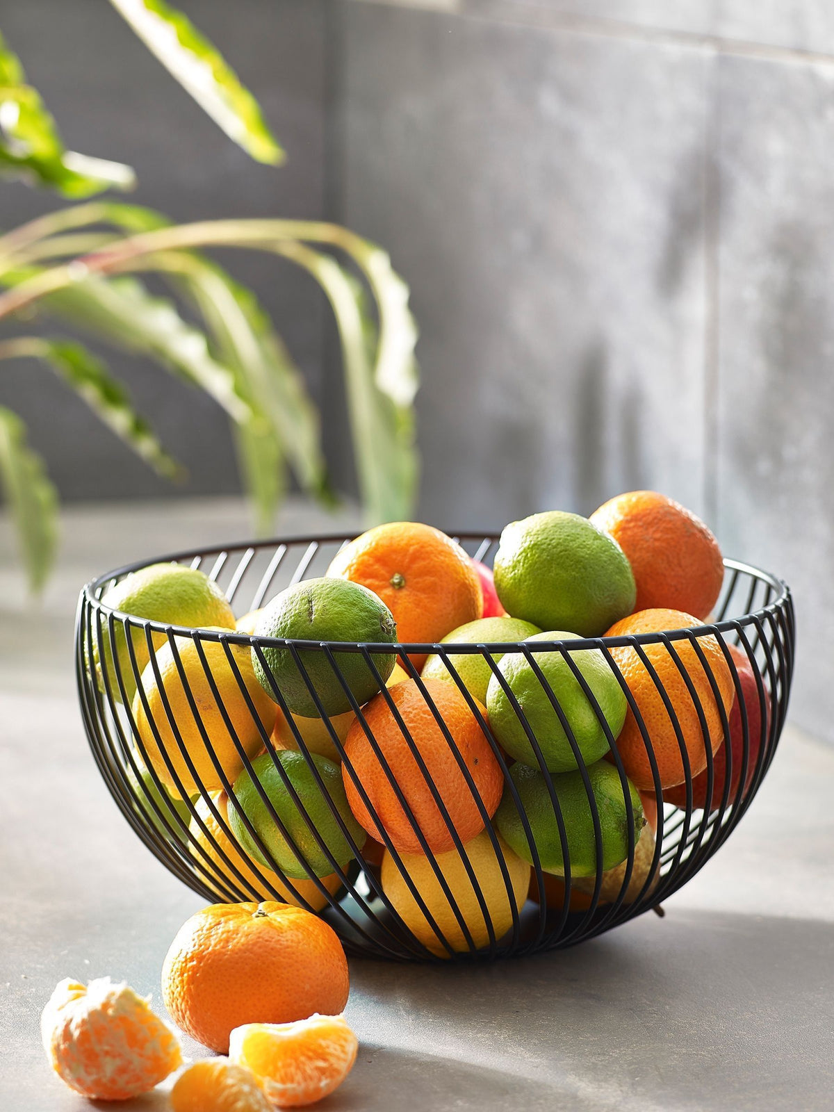 Black wire fruit bowl - British product