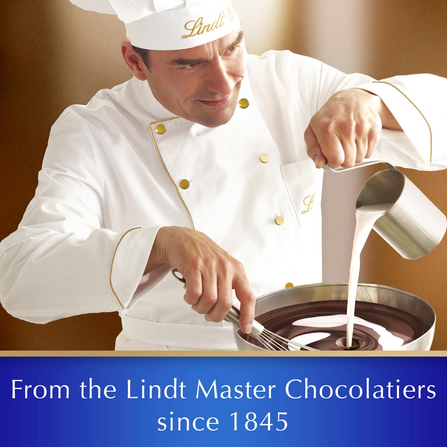 Lindt classic recipe milk chocolate bar 100g, UK version