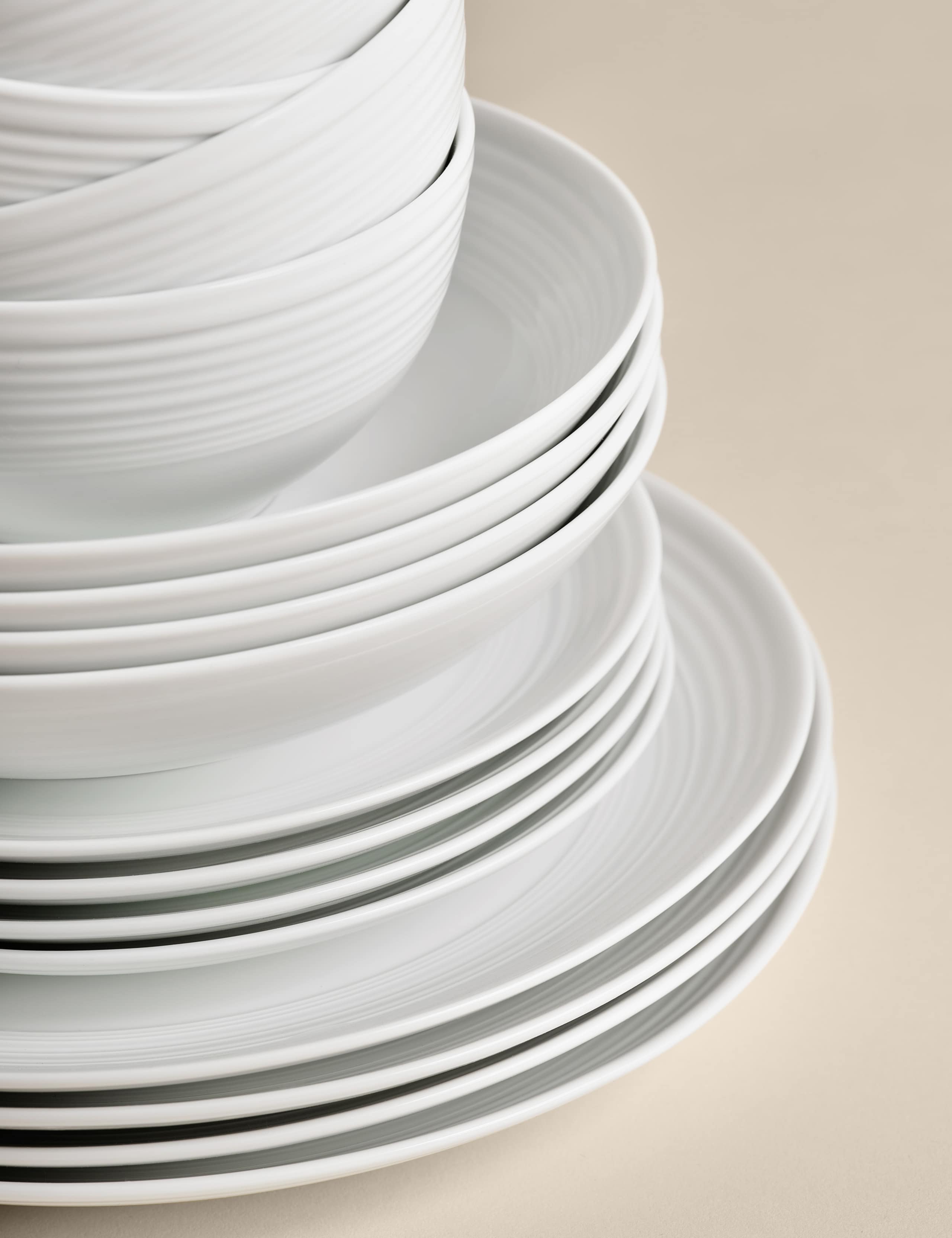 Ribbed porcelain dinner set 16 piece (British brand)