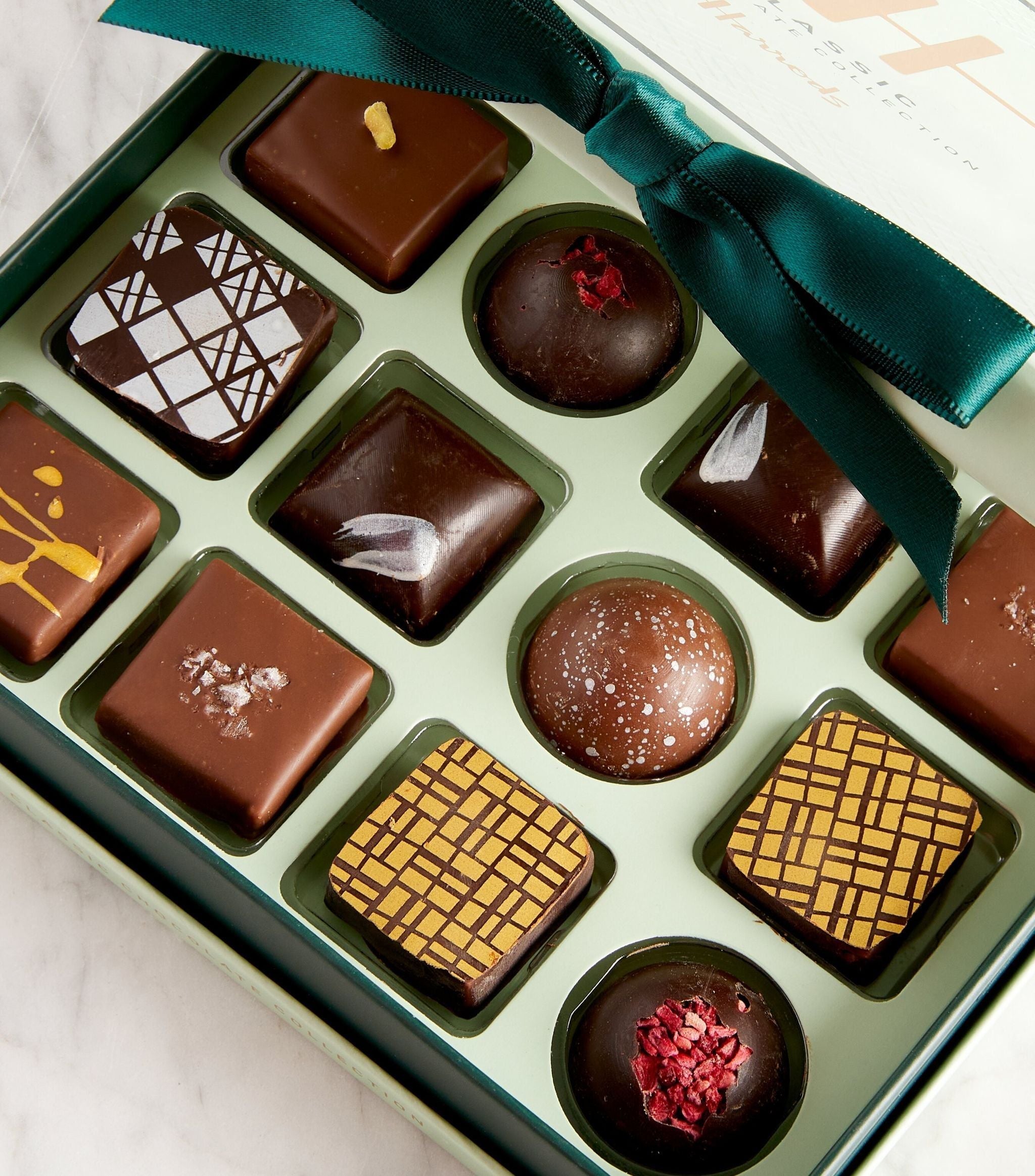 16-Piece Classic Chocolate Collection (130g)