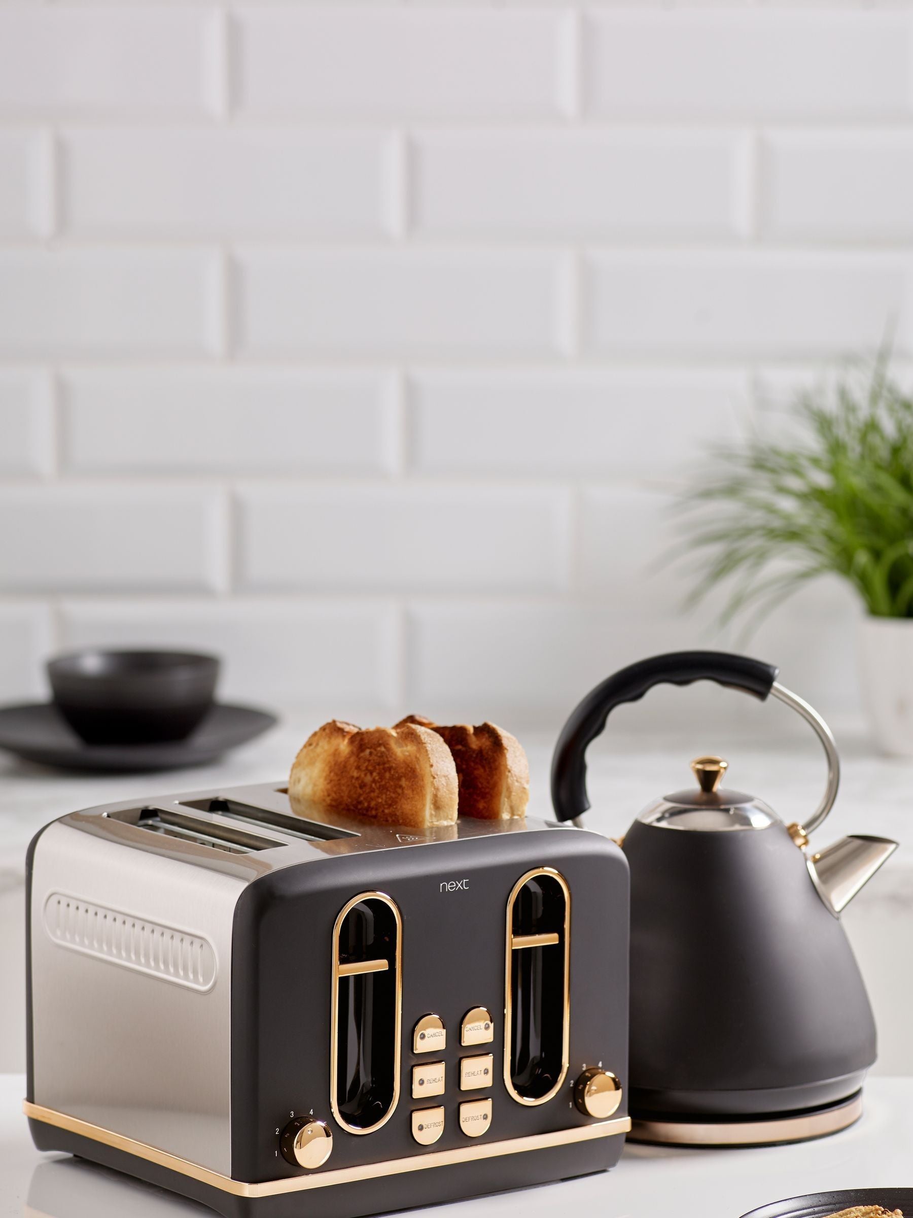 Black/Copper Electric 4 Slice Toaster