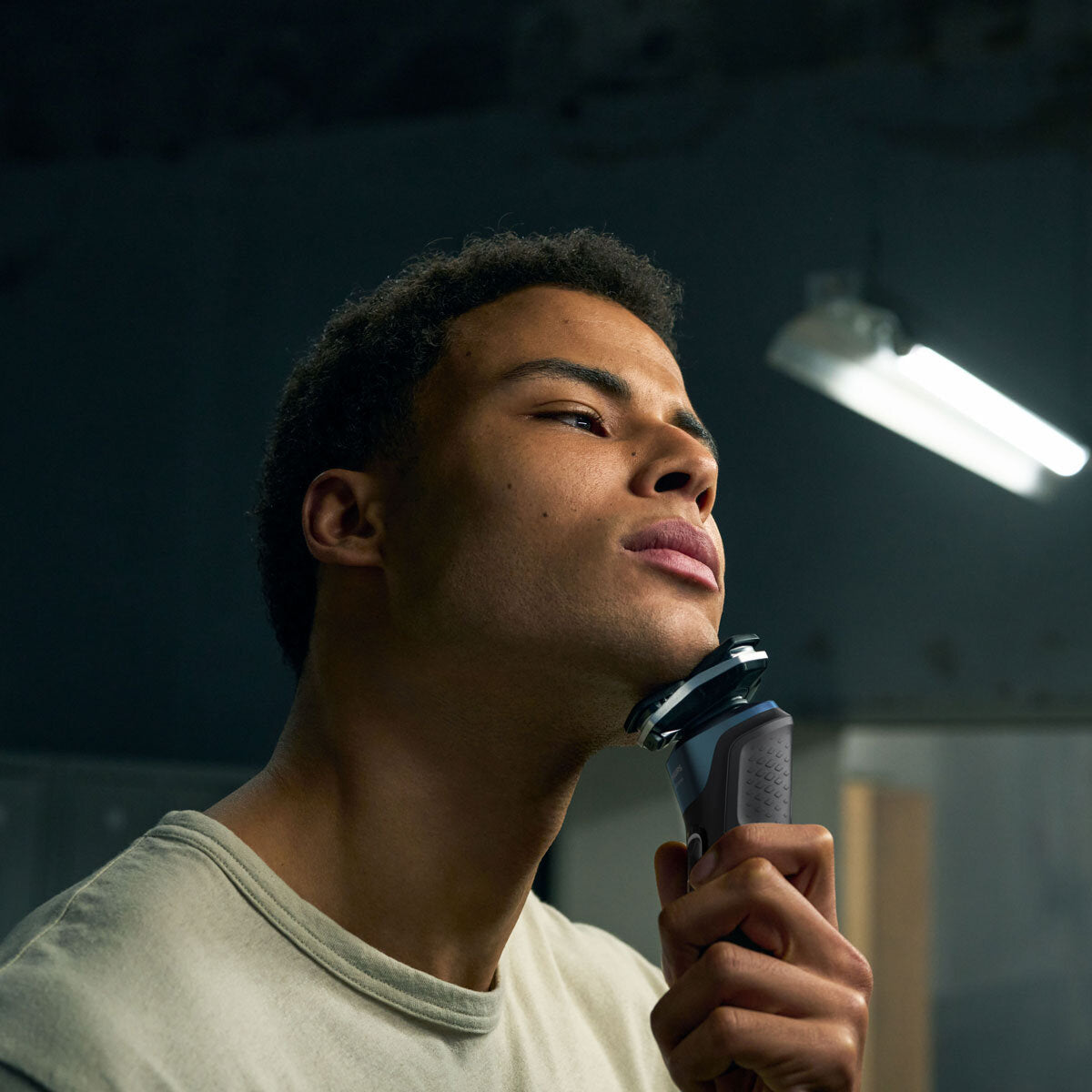 Philips Series 5000 wet dry electric shaver, UK version