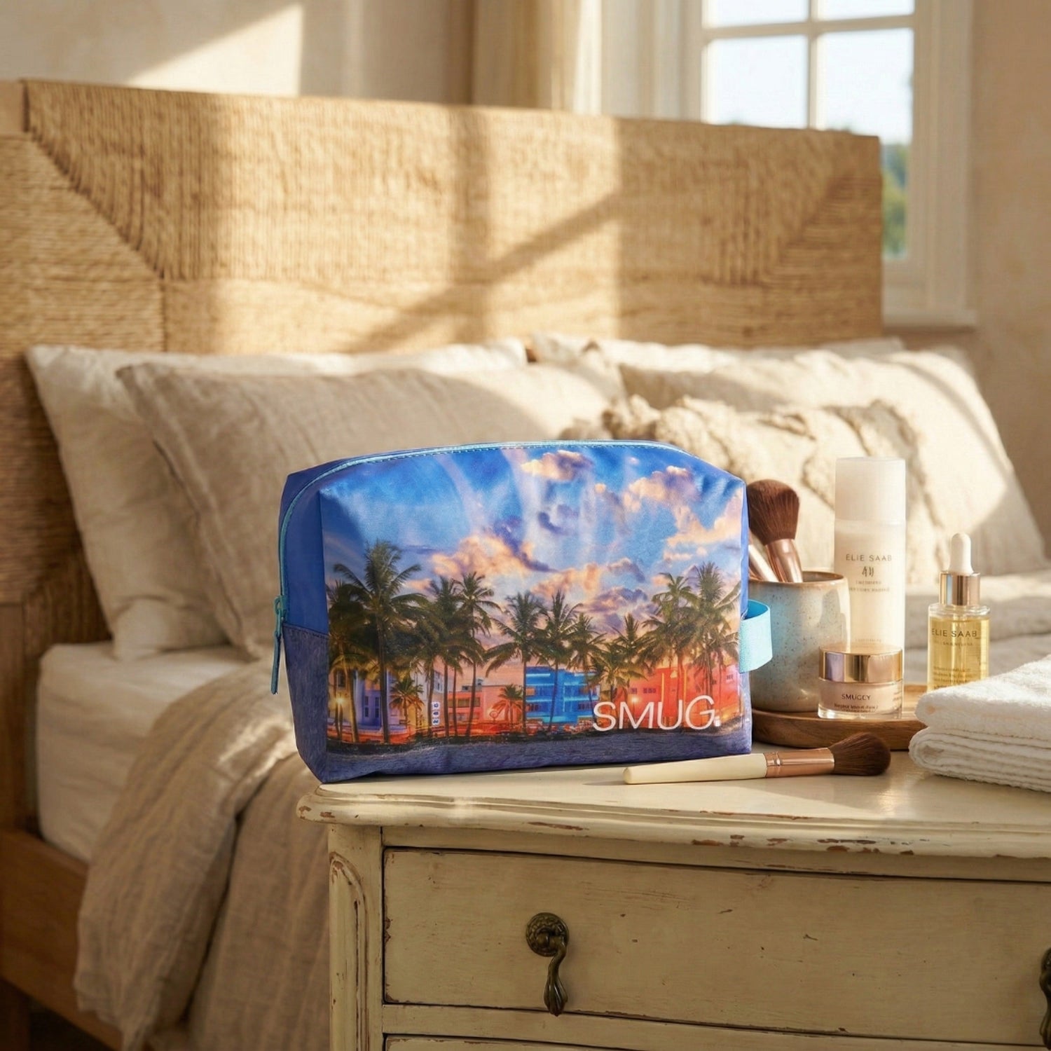 Wash bag with larger capacity for travel - British product