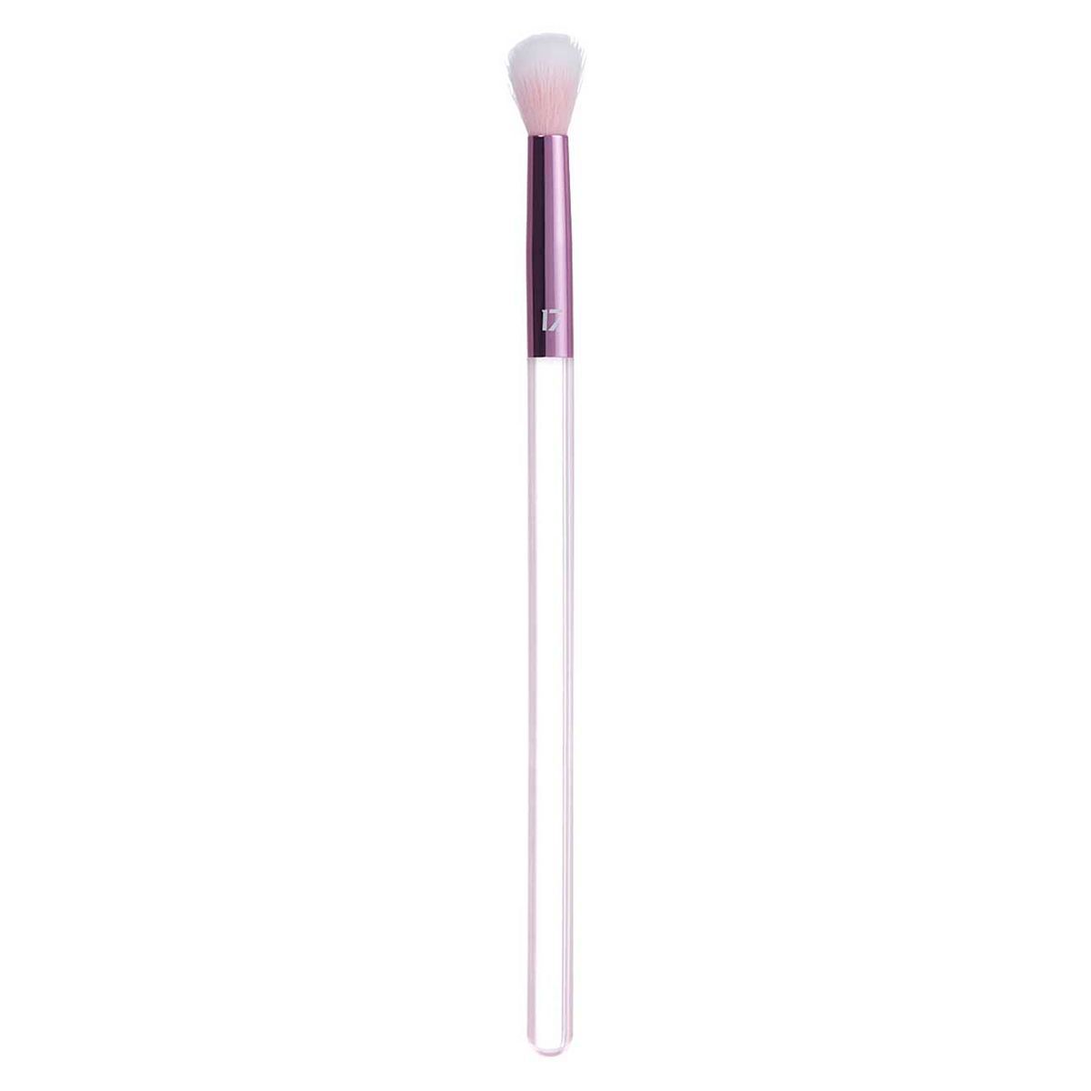 17. Tapered Eyeshadow Brush