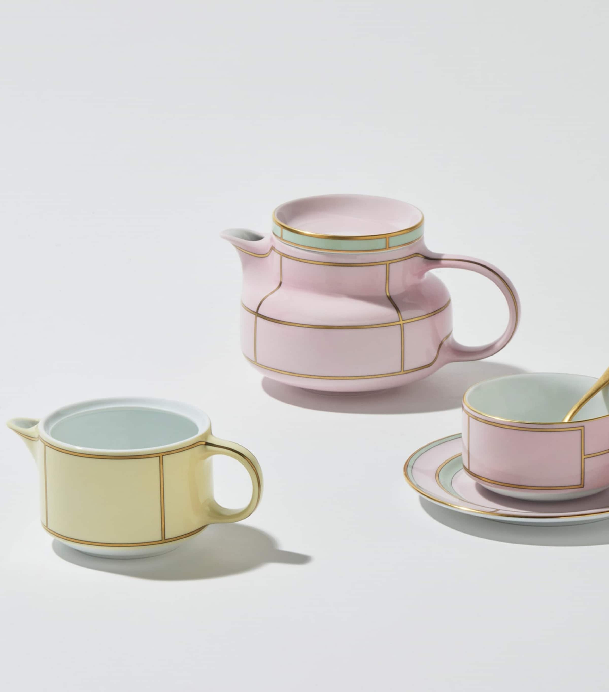GINORI 1735 Giallo yellow porcelain milk jug with 300ml capacity, UK version