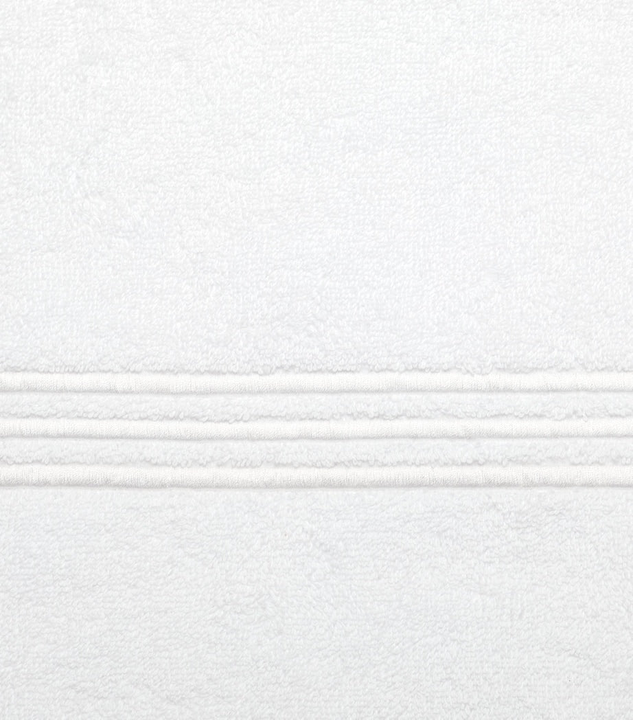 Pratesi Tre Righe bath sheet 100x180cm, imported from the UK