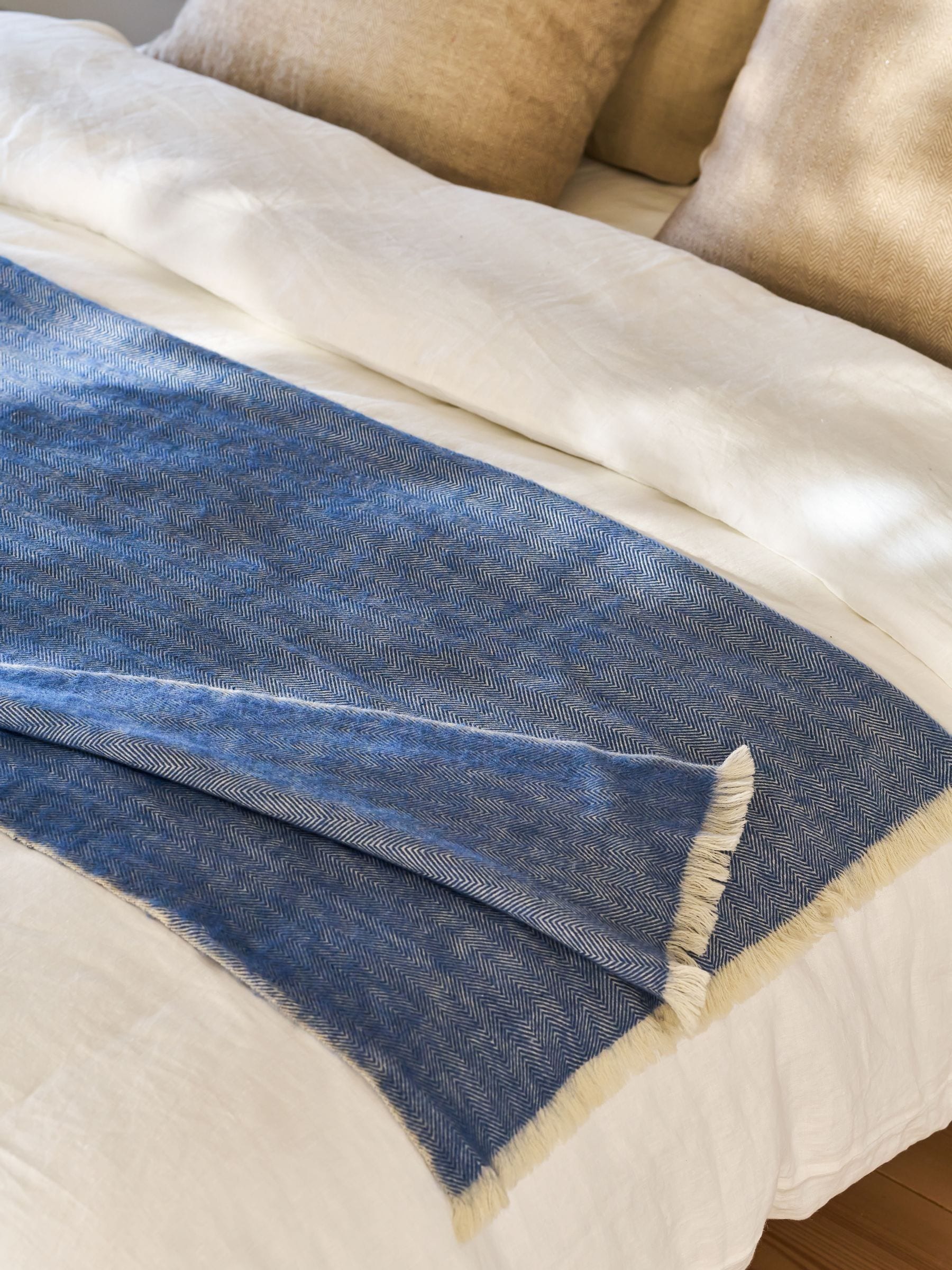 Garden Trading Cove Blue Herringbone throw 130x170cm, UK version