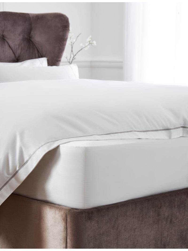 Grey Collection Luxe 600 Thread Count Cotton Sateen Deep Fitted Sheet