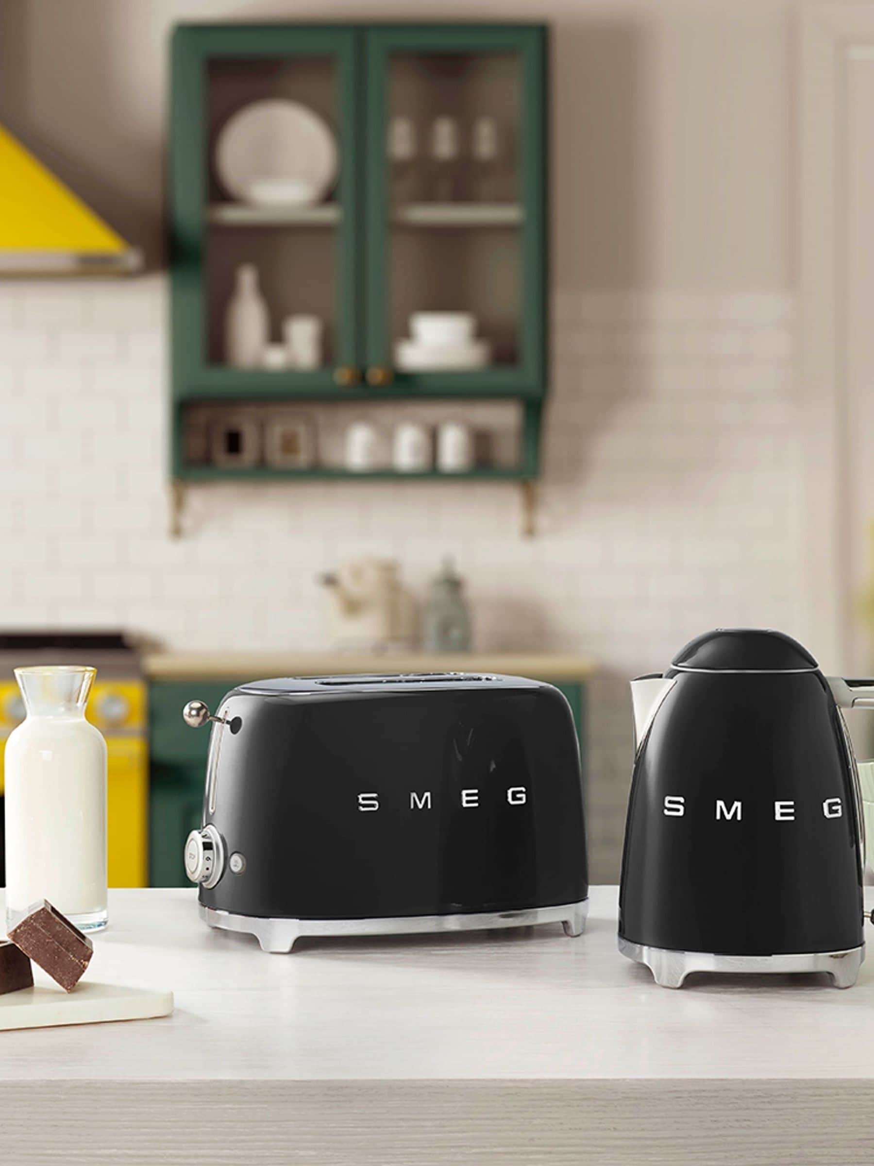 Smeg Gloss Black Kettle