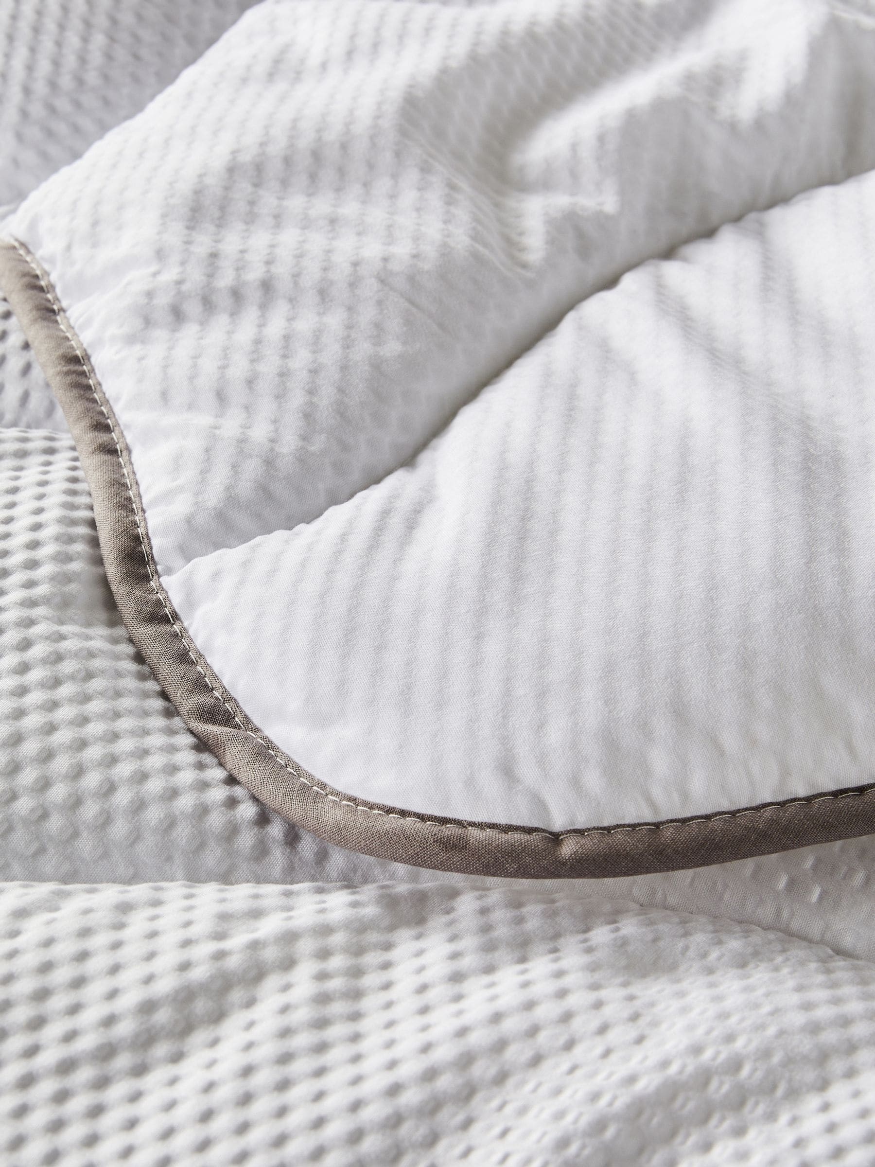 Sleep In Silk 13.5 Tog All Season Duvet Single (British brand)