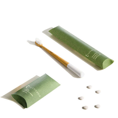 Truthbrush bambustannbørste Wild Mint Truthtabs og reiseetui-sett