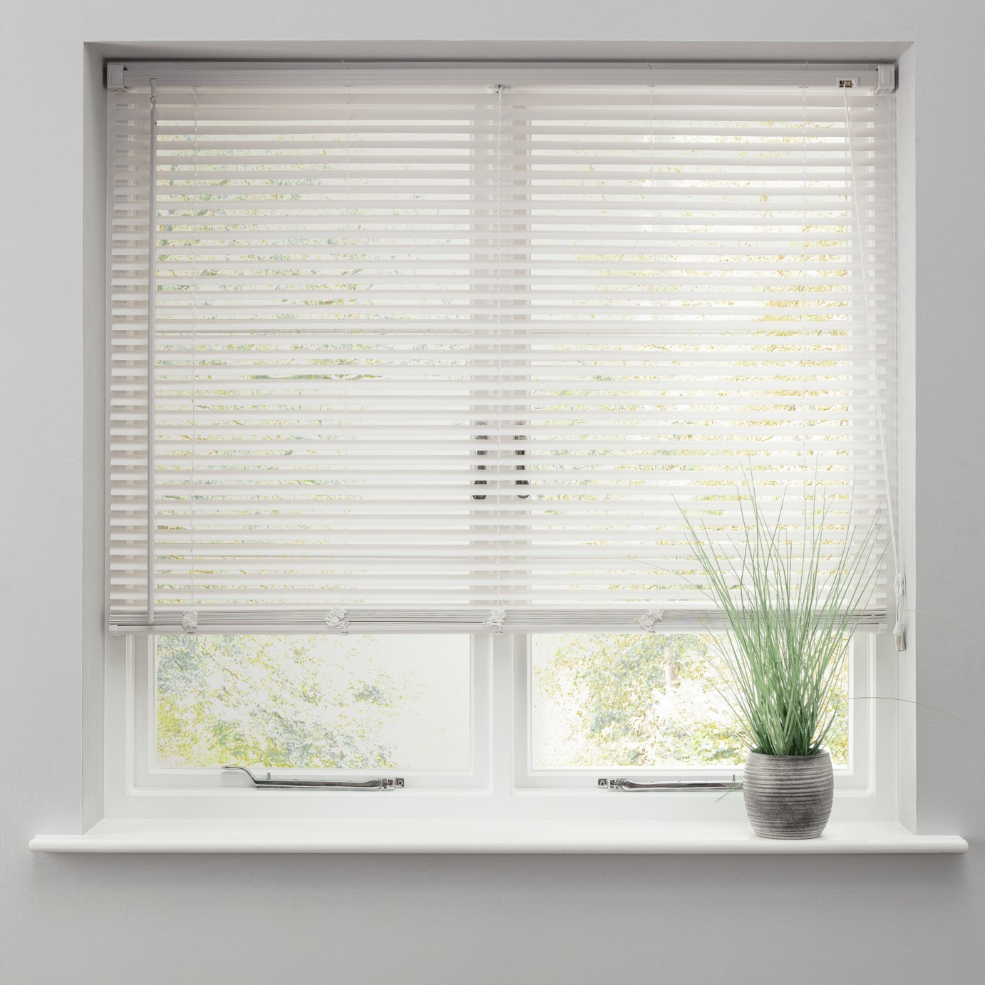 Argos Home Plastic White Venetian Blind 60cm - British product