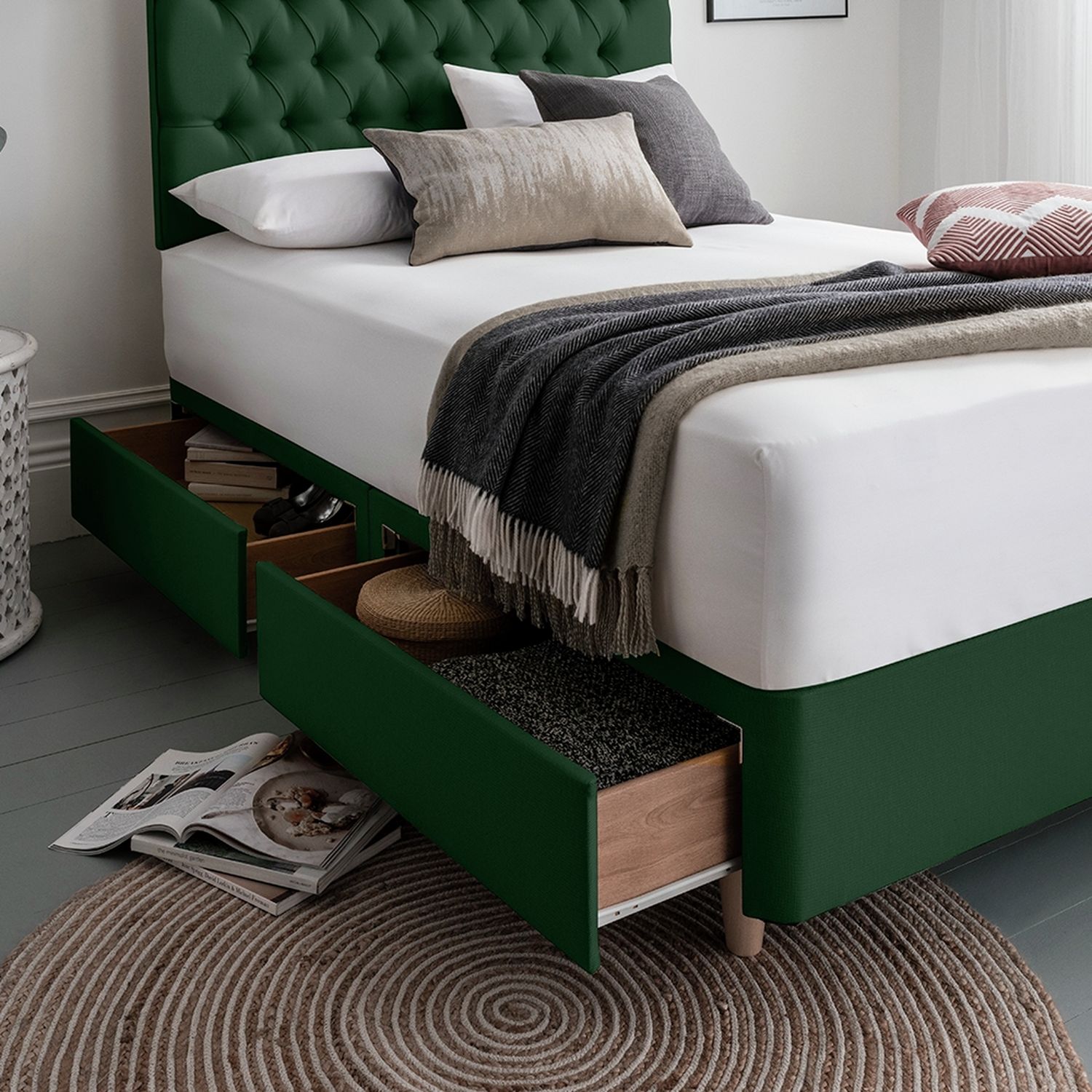 Silentnight green kingsize divan bed set with 4 drawers (British brand)