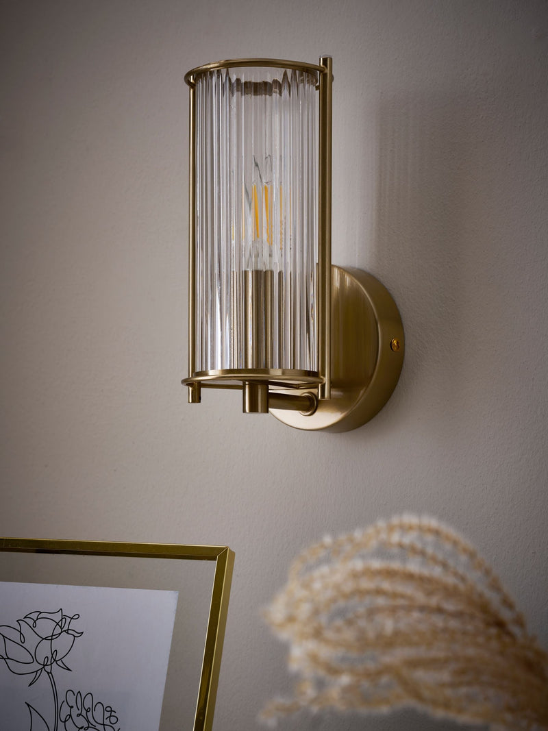 Hertford brass wall light with clear-reeded glass 21cm (British brand)