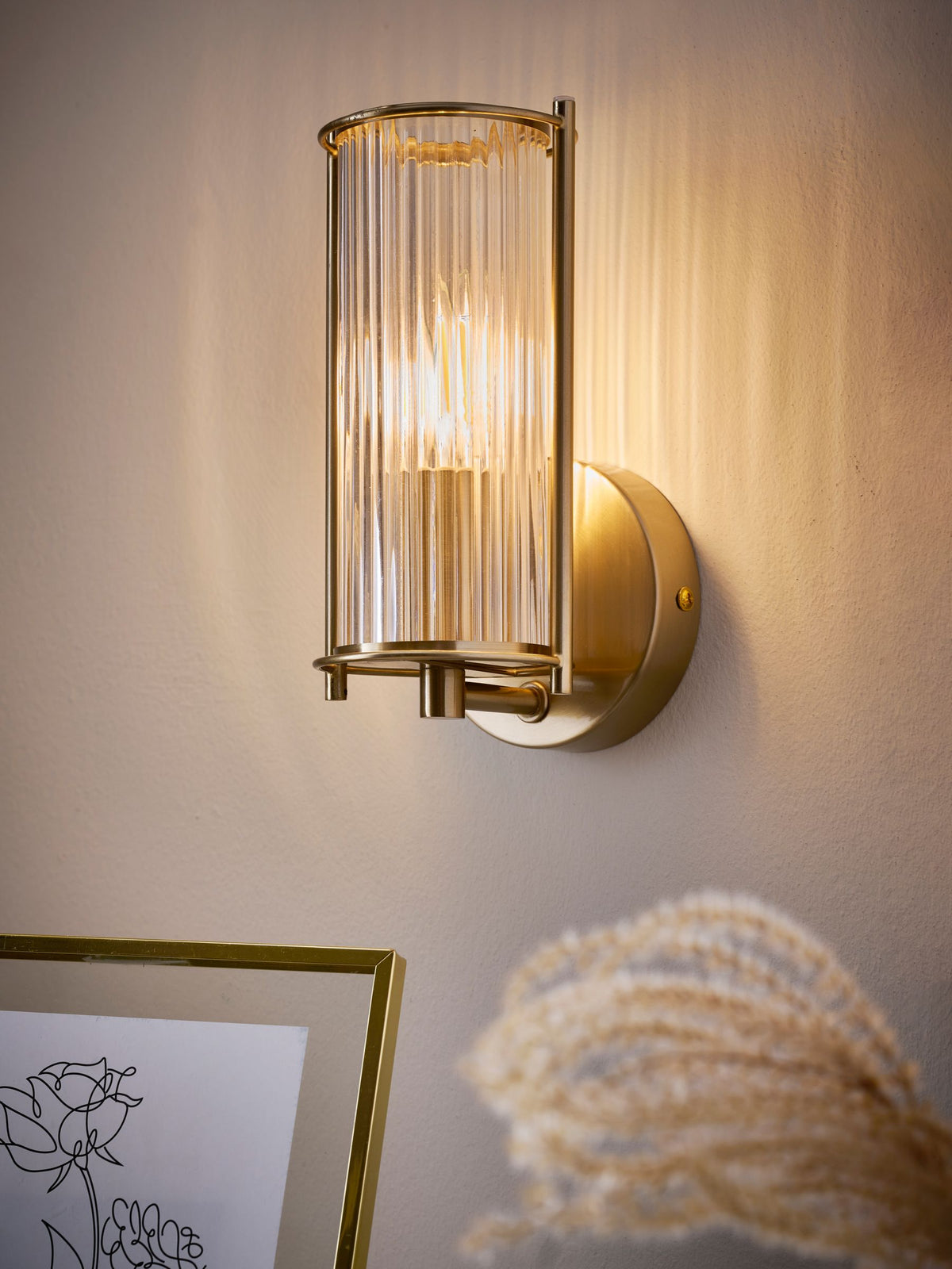 Hertford brass wall light with clear-reeded glass 21cm (British brand)