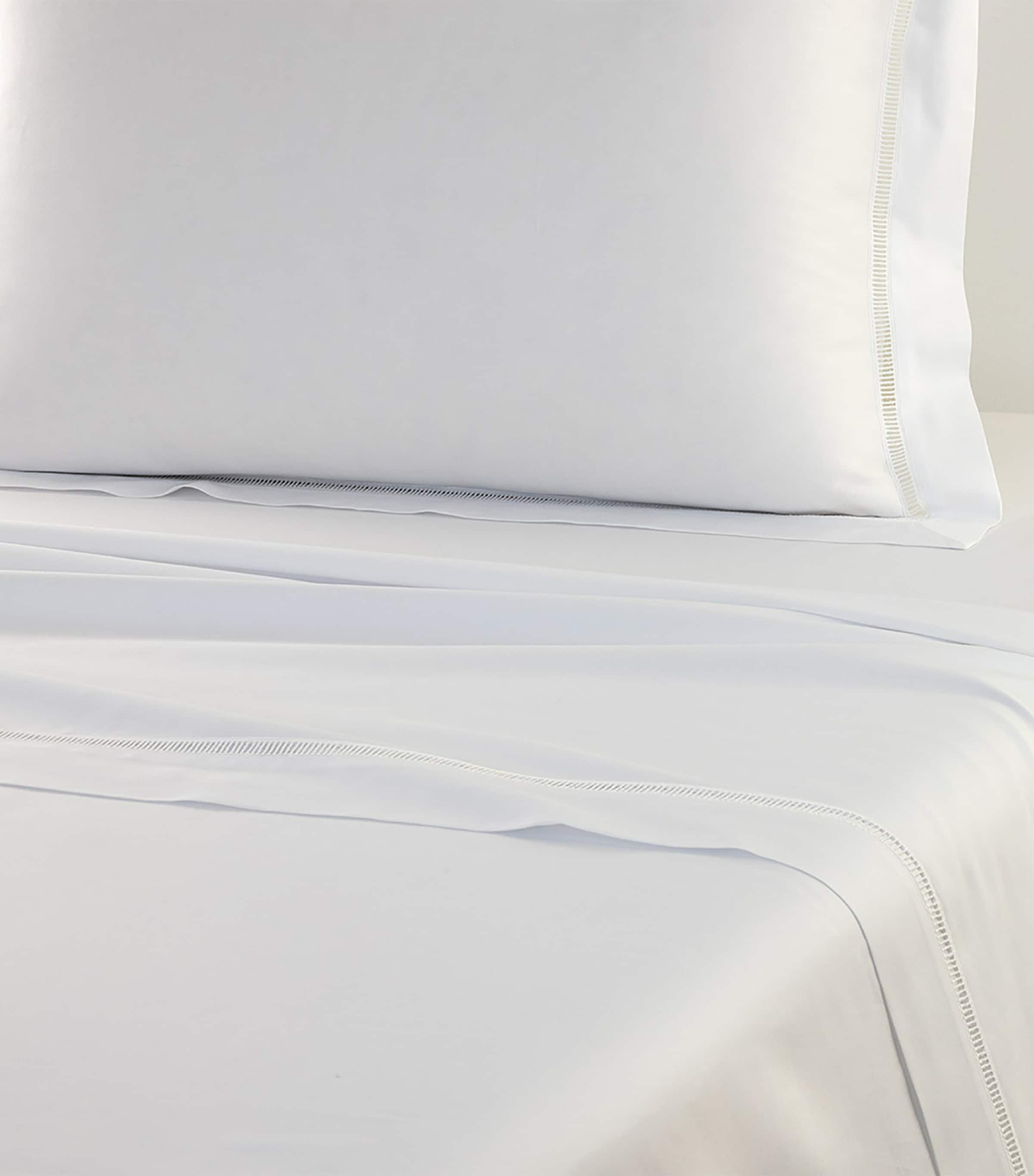 Yves Delorme Colisée Blanc Super King flat sheet (British brand)