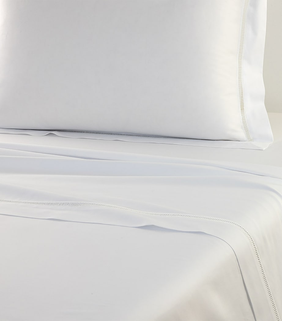 Yves Delorme Colisée Blanc Super King flat sheet (British brand)