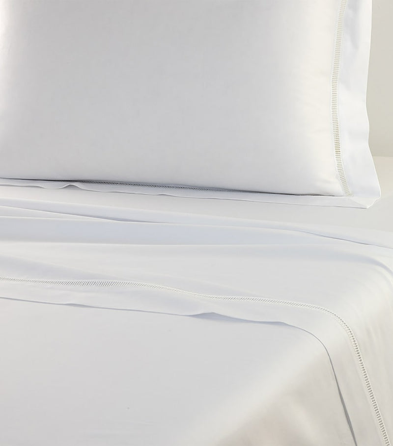 Yves Delorme Colisée Blanc Super King flat sheet (British brand)