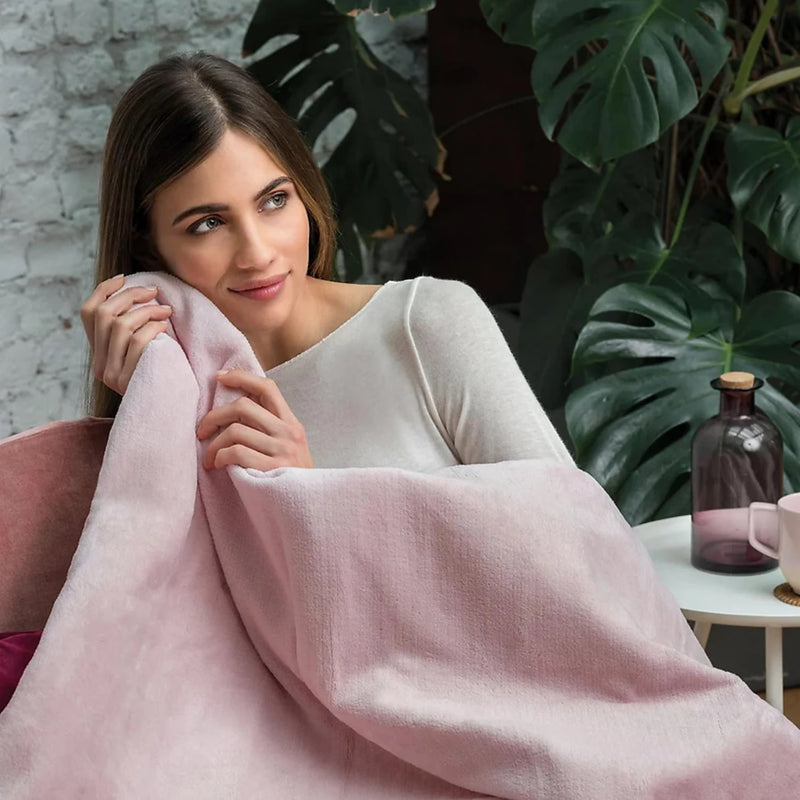 Dreamland Snuggle Up warming throw pink 120x160cm, imported from the UK