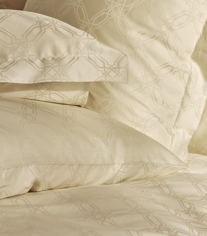 Harrods of London Halsey Super King duvet cover set in Egyptian cotton and silk, Jacquard design, UK version