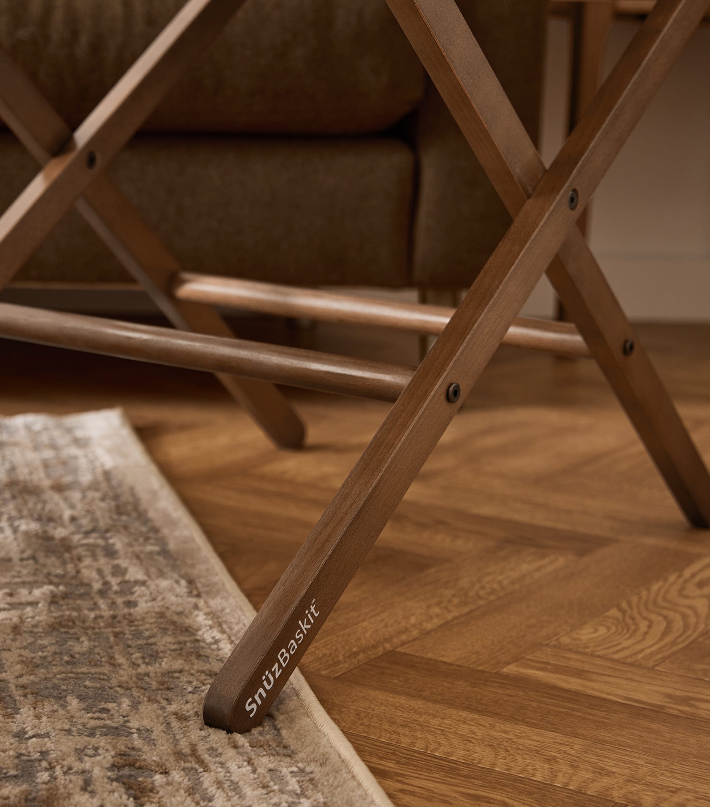 Snüz SnüzBaskit Barley Moses basket and walnut stand, UK version