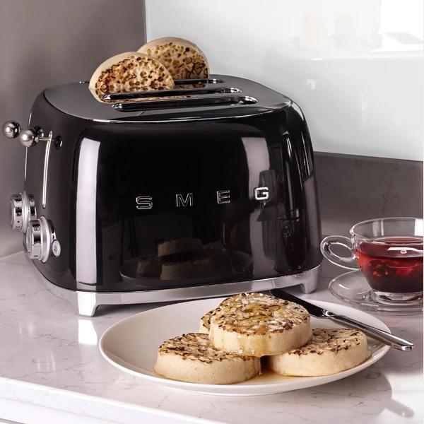 محمصة Smeg TSF03 سوداء بـ 4 فتحات، إصدار المملكة المتحدة