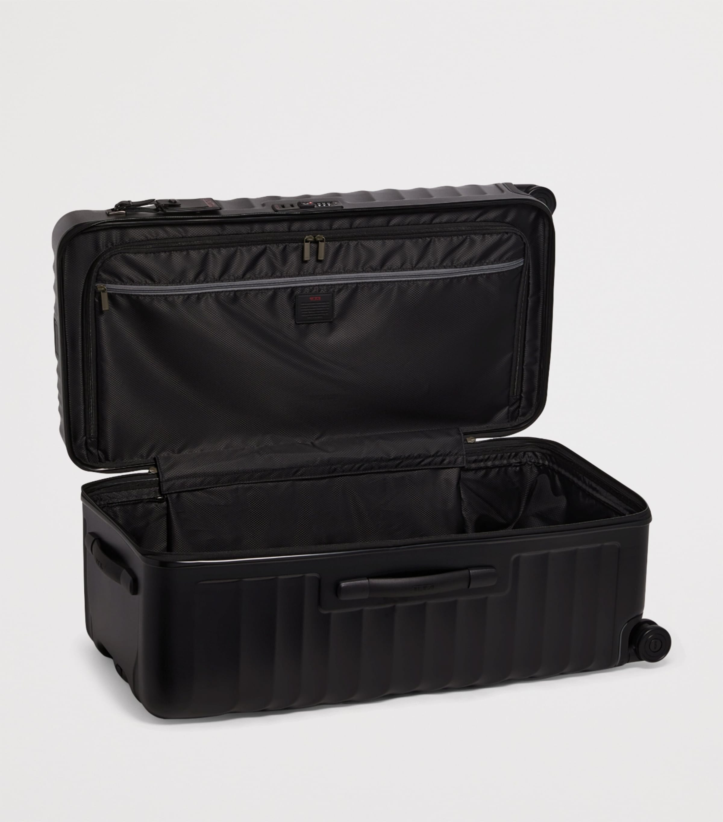 Tumi 19 Degree Large rolling trunk 79.5cm (British brand)