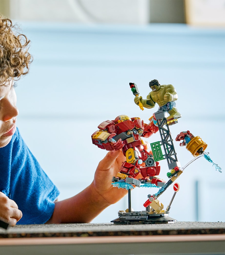 LEGO Marvel Epic Battle Hulkbuster vs. Hulk building set, UK version