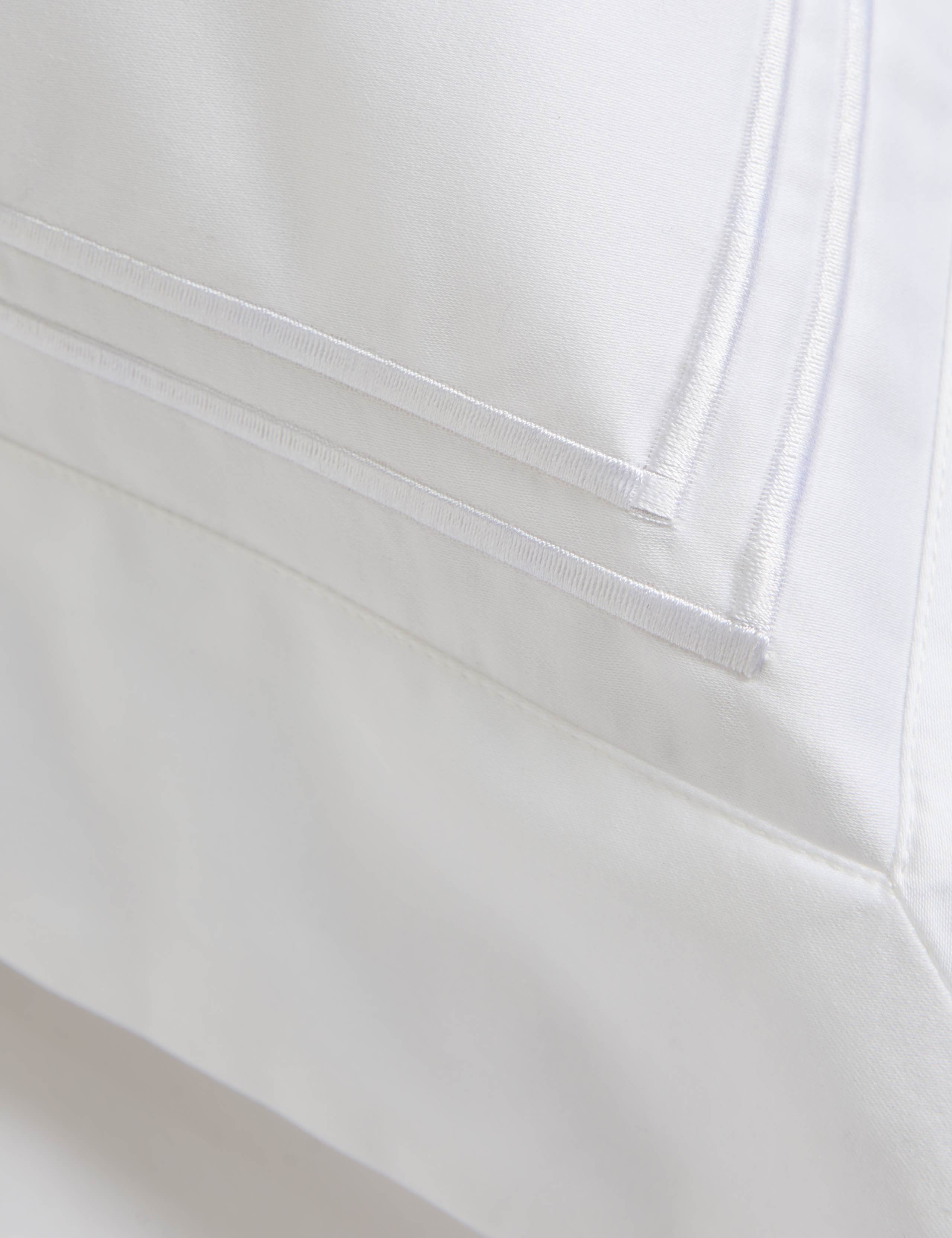 600 thread count Oxford pillowcases 2 pack, imported from the UK