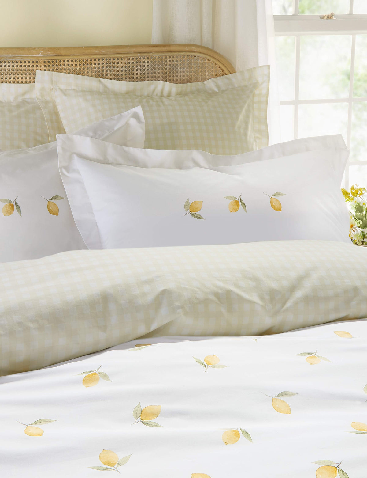 Sophie Allport lemons Oxford pillowcases 2 pack, imported from the UK