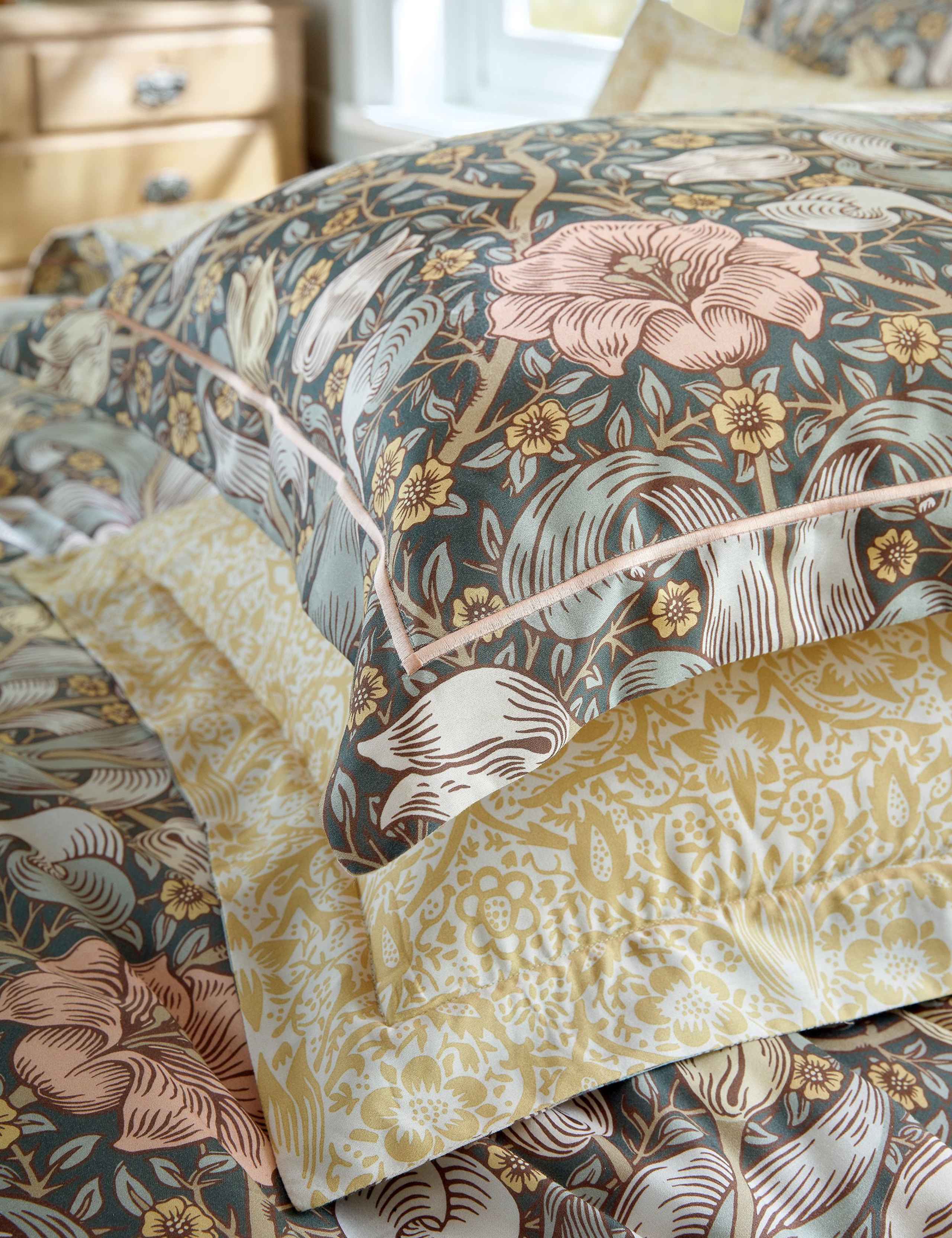William Morris 2 pack cotton sateen Oxford pillowcases - British product