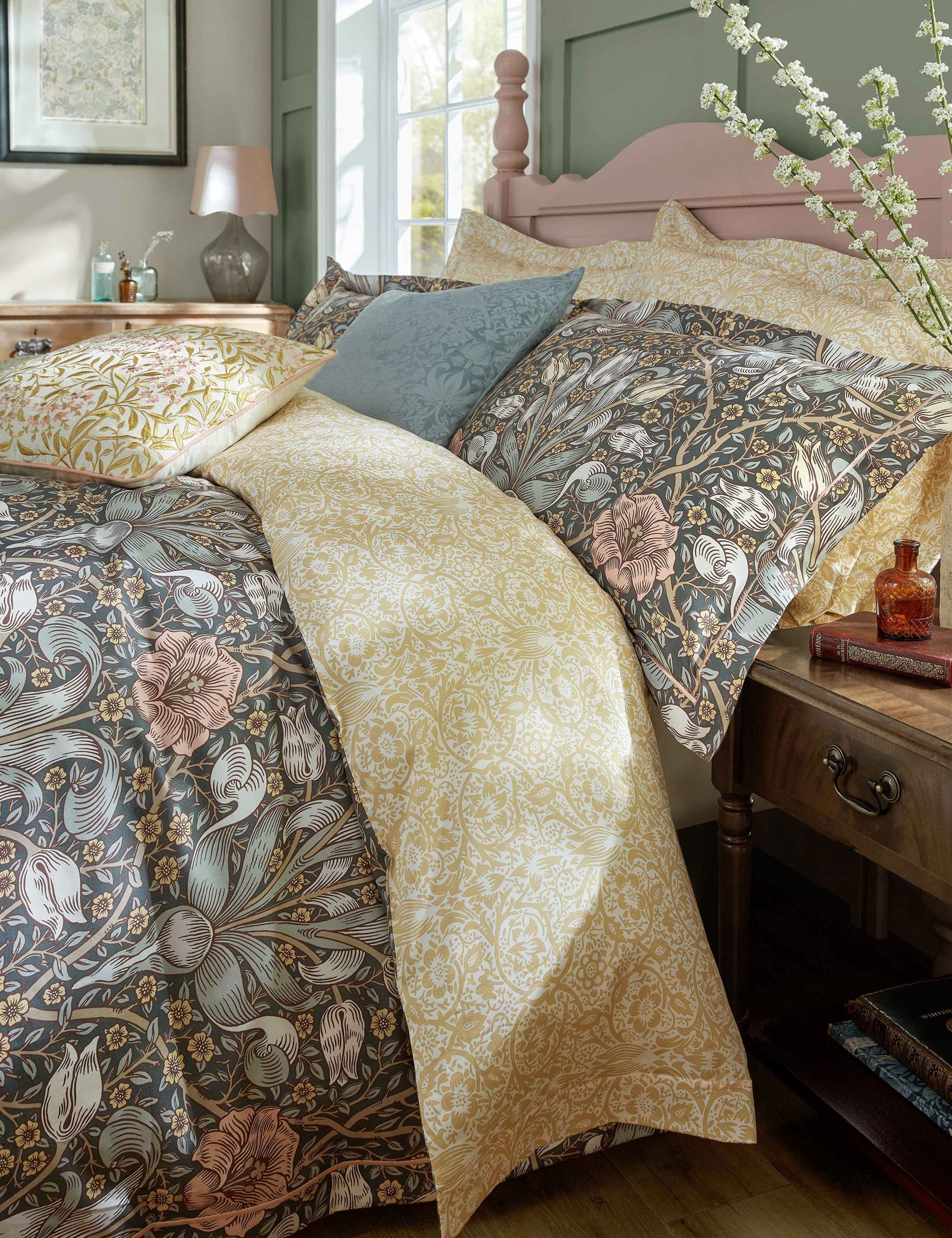 William Morris 2 pack cotton sateen Oxford pillowcases - British product