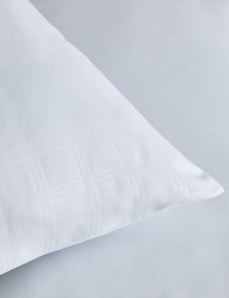 Medium synthetic pillows 2-pack (British brand)