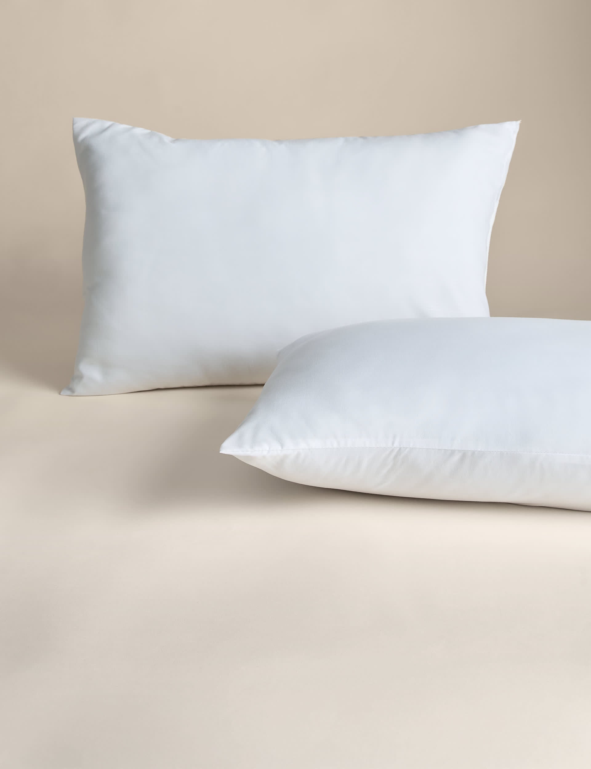 Medium synthetic pillows 2-pack (British brand)