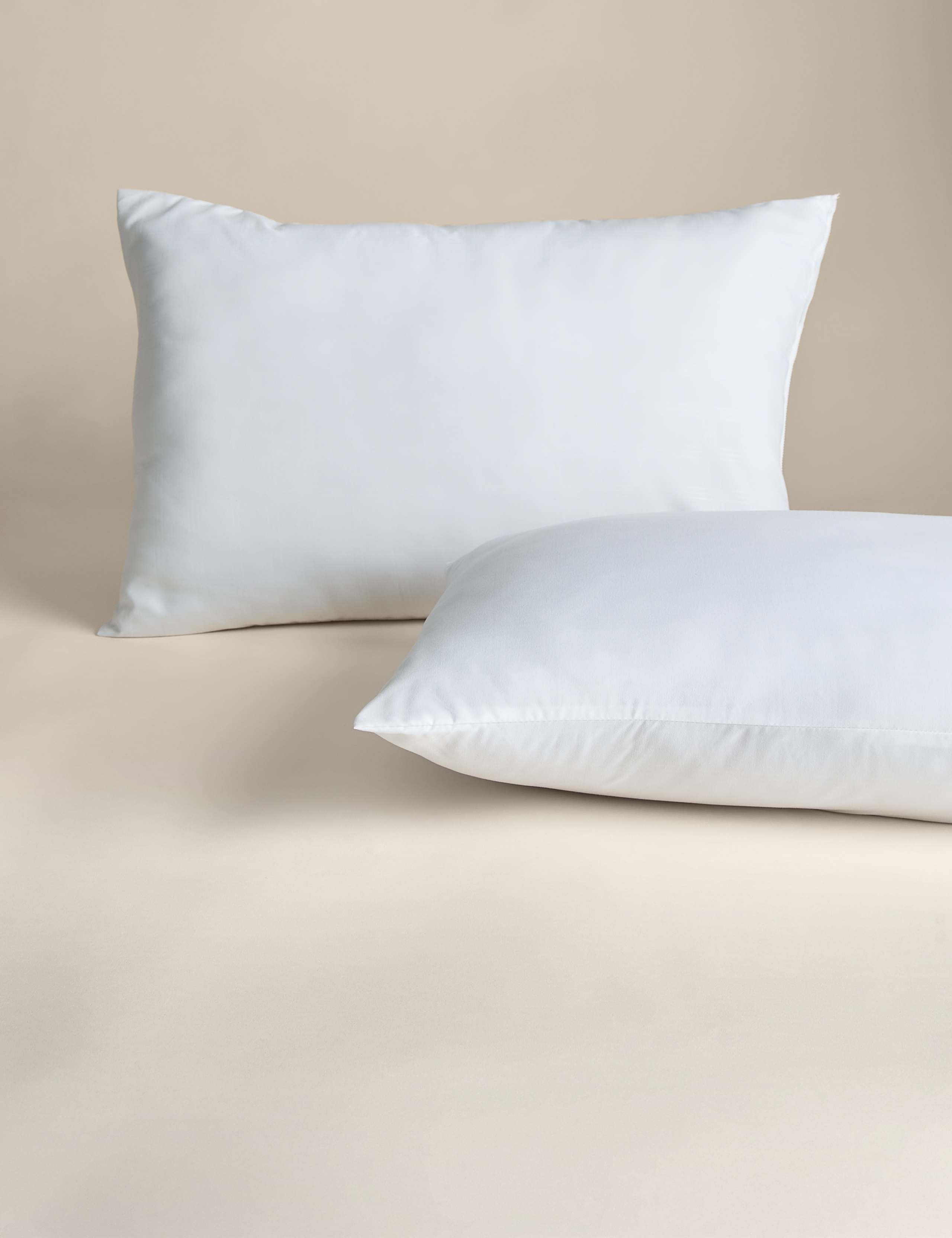 Medium synthetic pillows 2-pack (British brand)