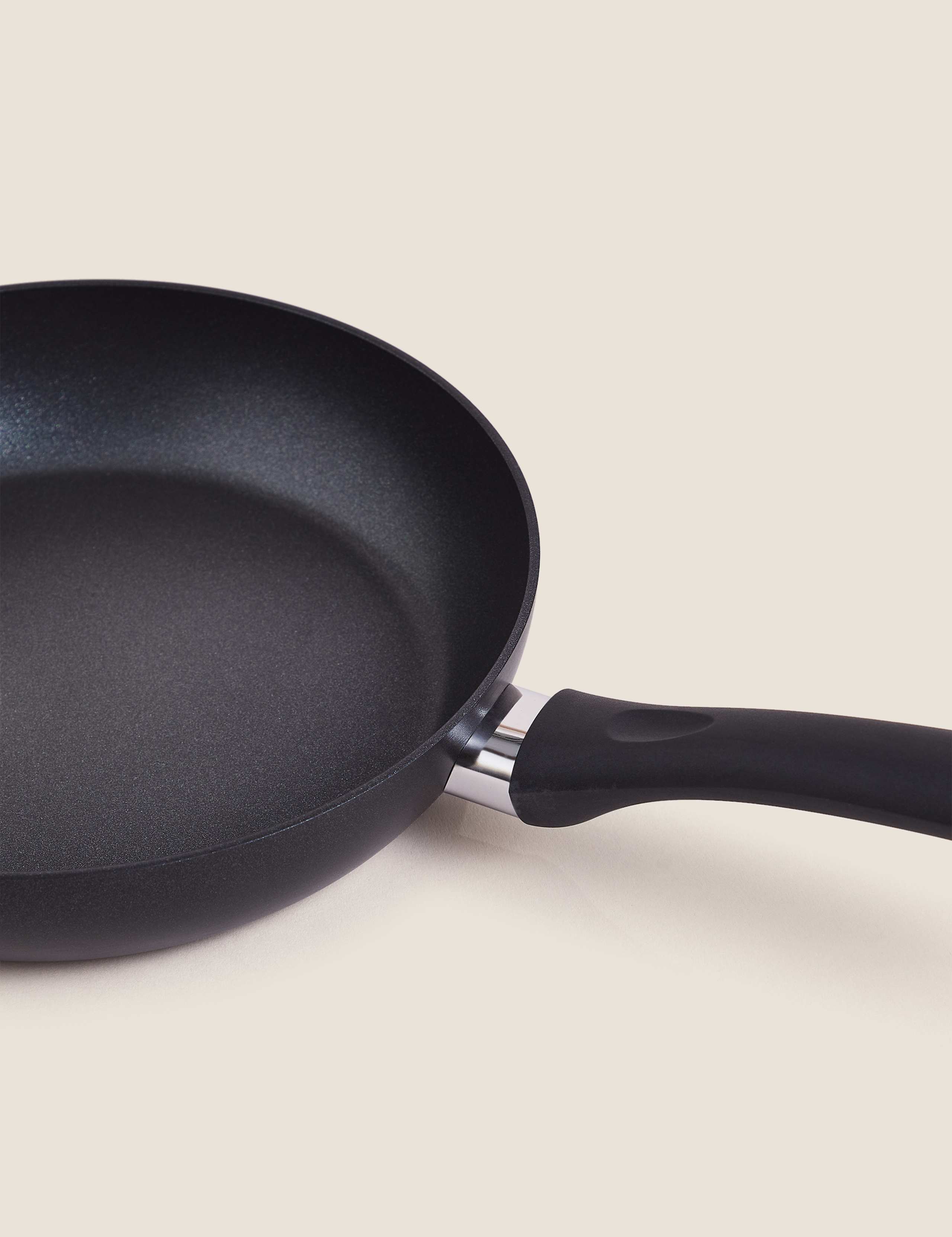 Black aluminium non-stick frying pan set 2 piece, UK version