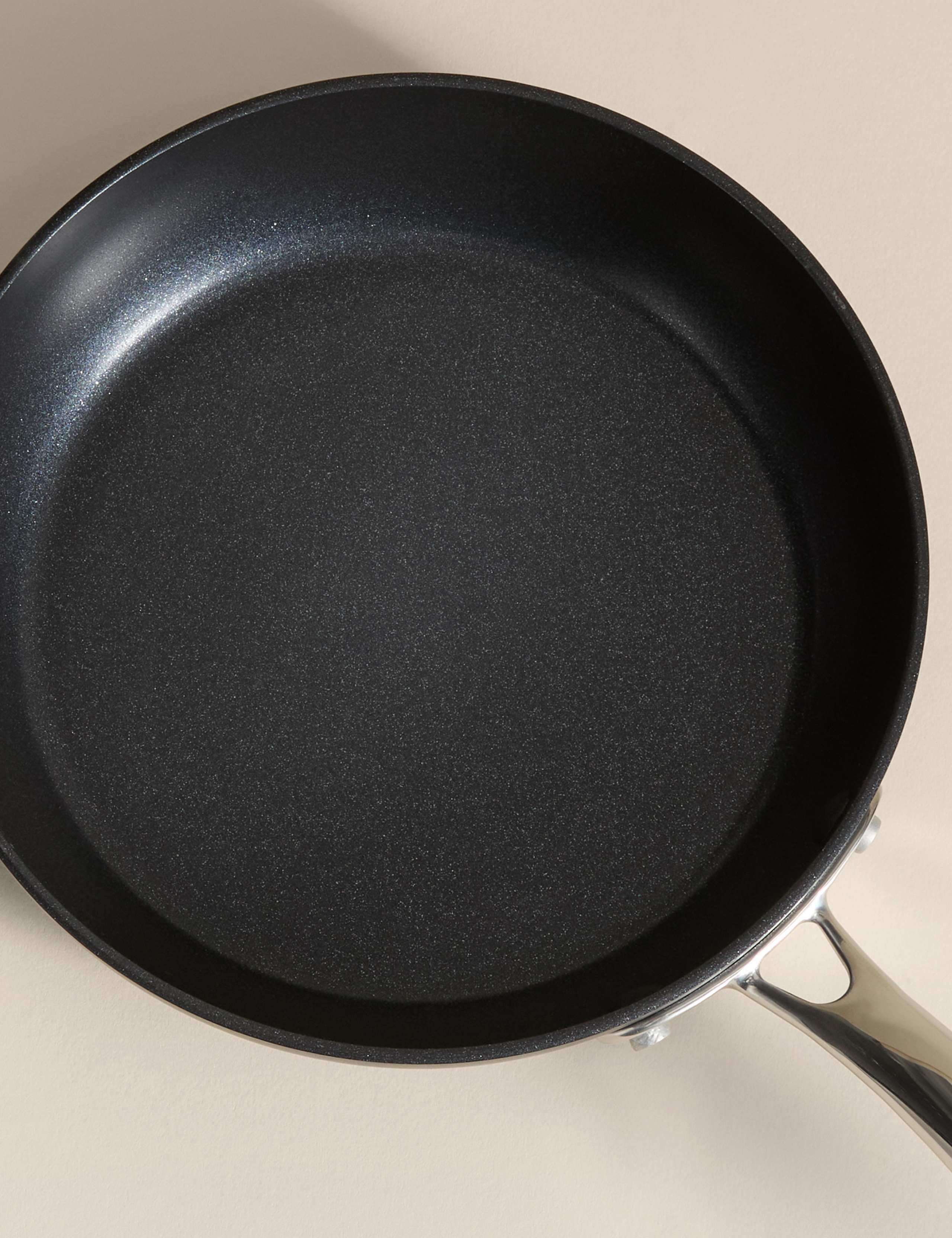 Non-Stick Pro 2-piece frying pan set (British brand)