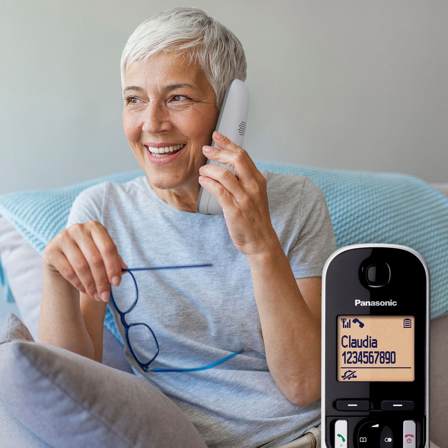 Panasonic KXTGC260ES cordless phone and answer machine - British product