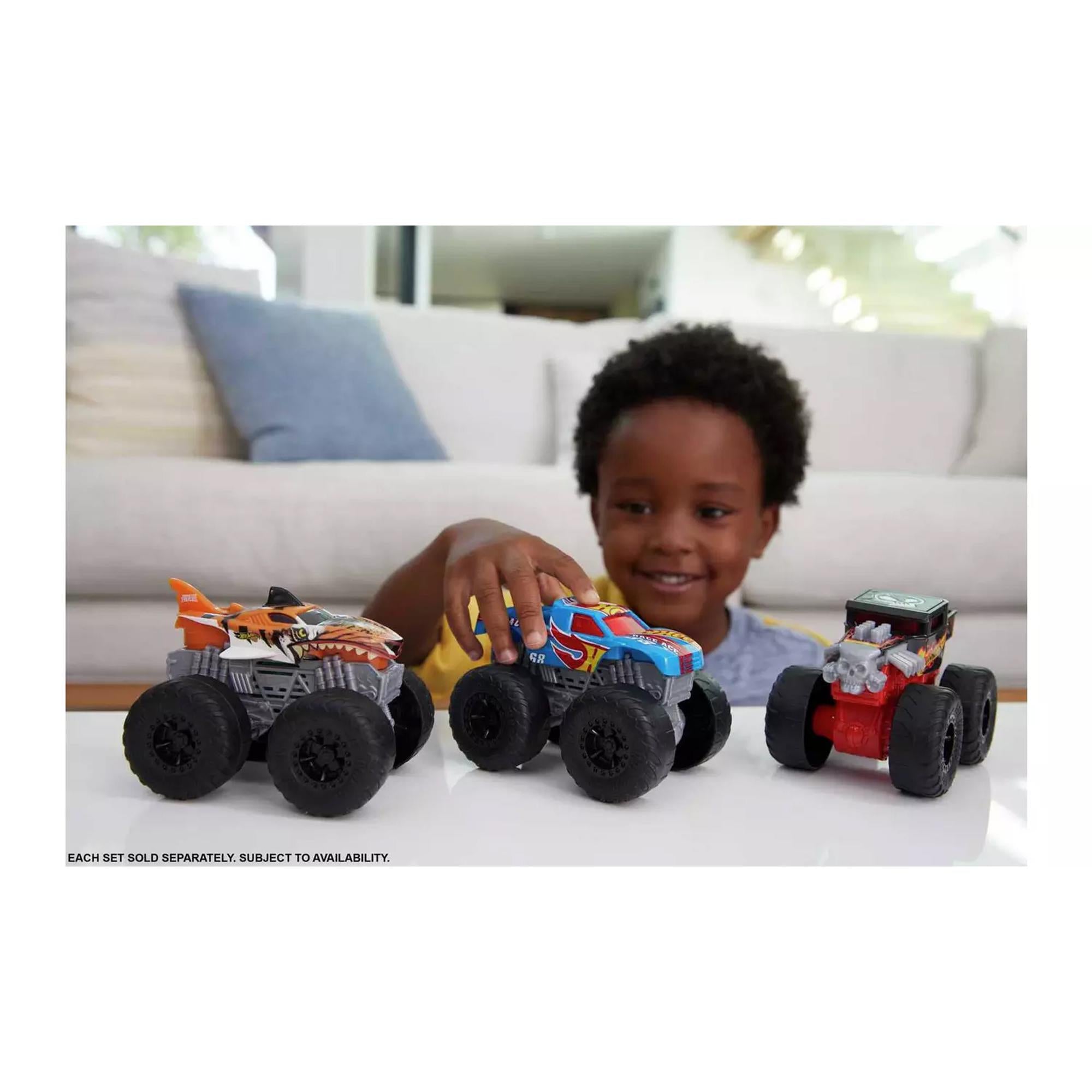 Hot Wheels Monster Trucks Roarin Wreckers Assortment, UK version