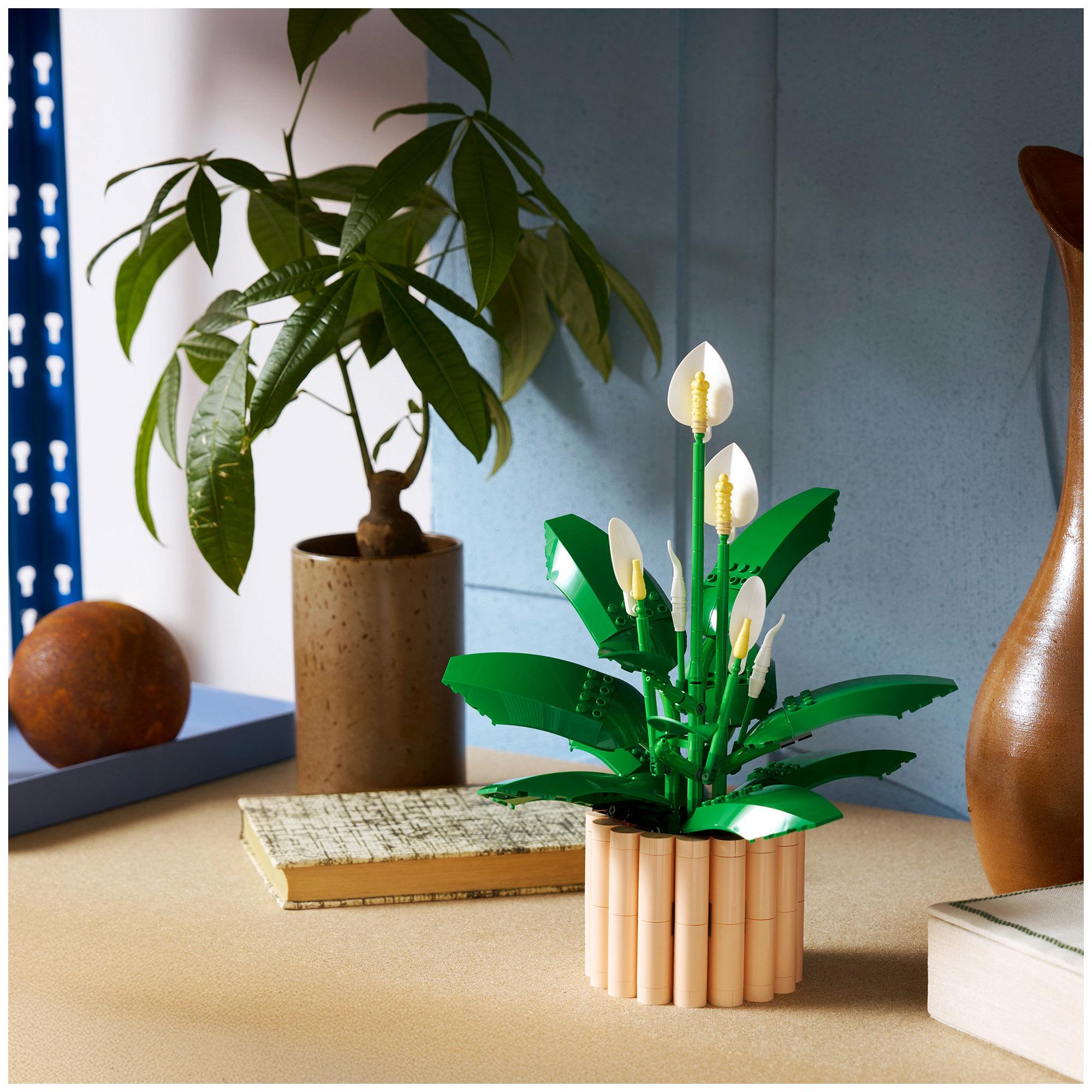 LEGO Botanicals Peace Lily building set 474 pieces, imported from the UK