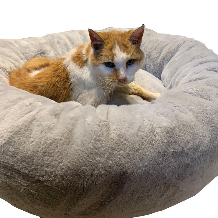 Mighty Paws Oval Faux Fur Pet Bed 75cm (British brand)