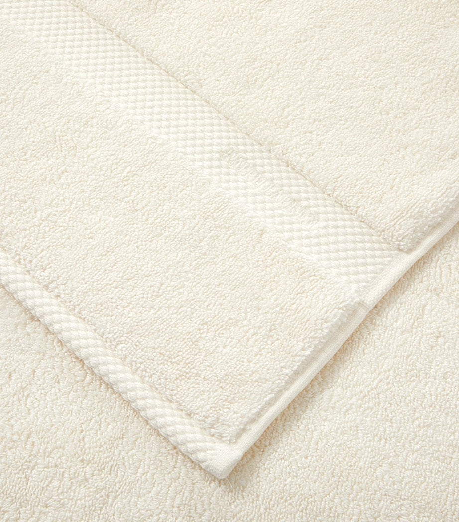 Ralph Lauren Home Avenue hand towel 50cm x 100cm, imported from the UK