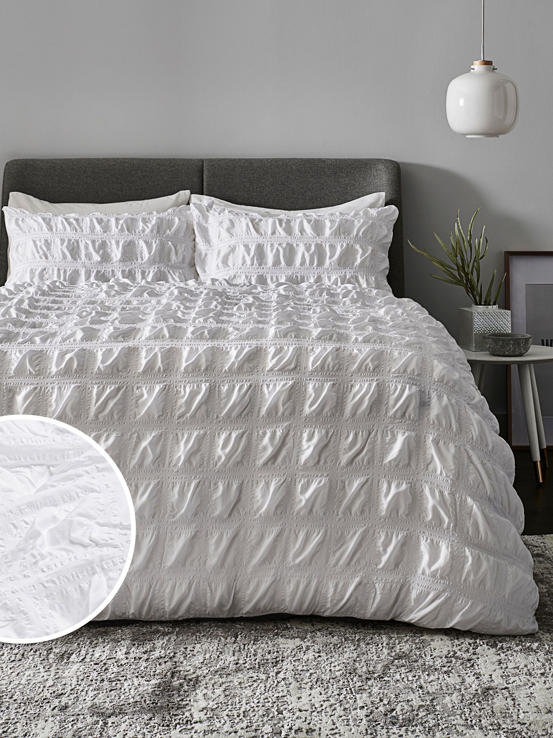 White seersucker supersoft textured duvet cover and pillowcase set (British brand)