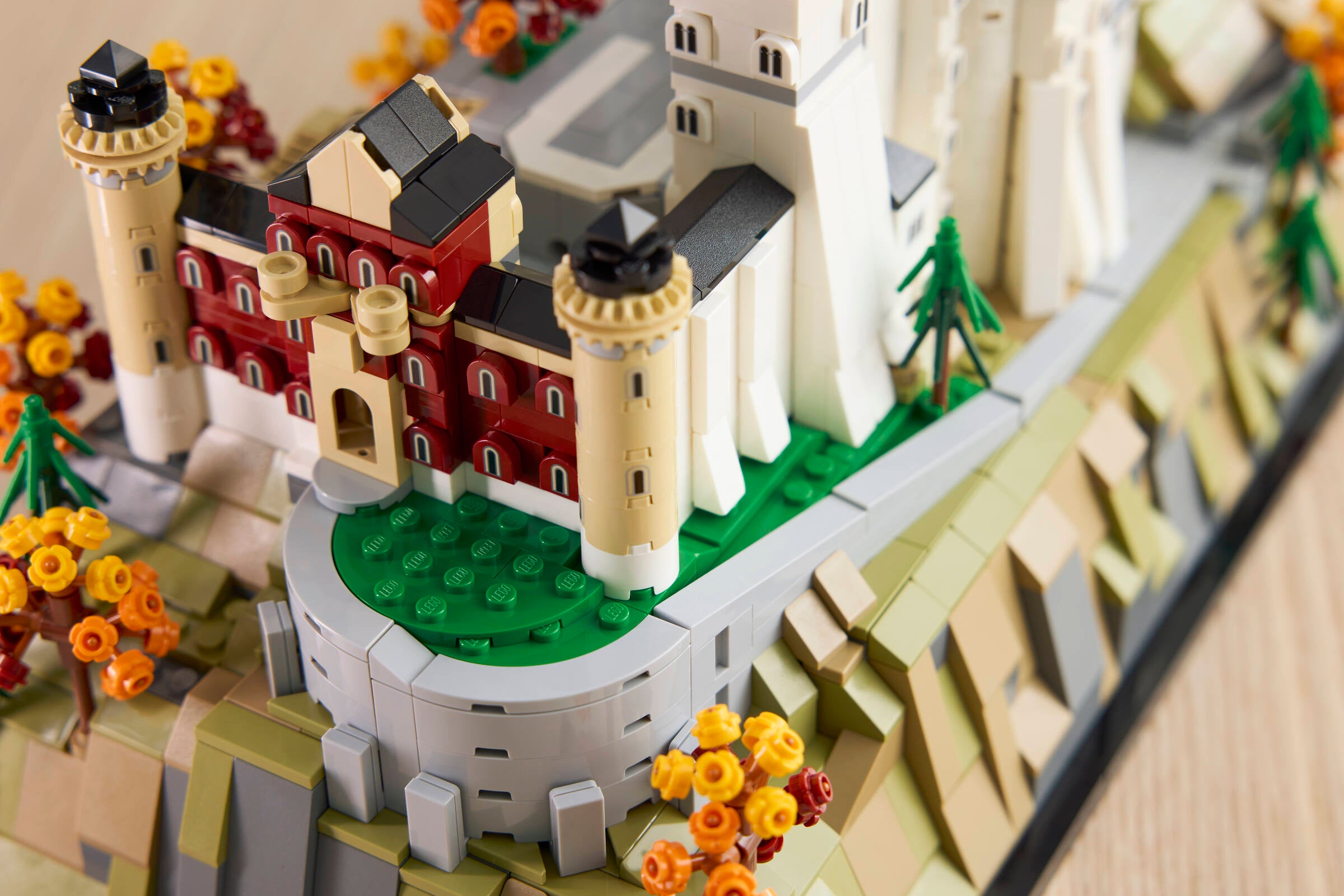 LEGO Neuschwanstein Castle Building Set 3455 Pieces, UK version