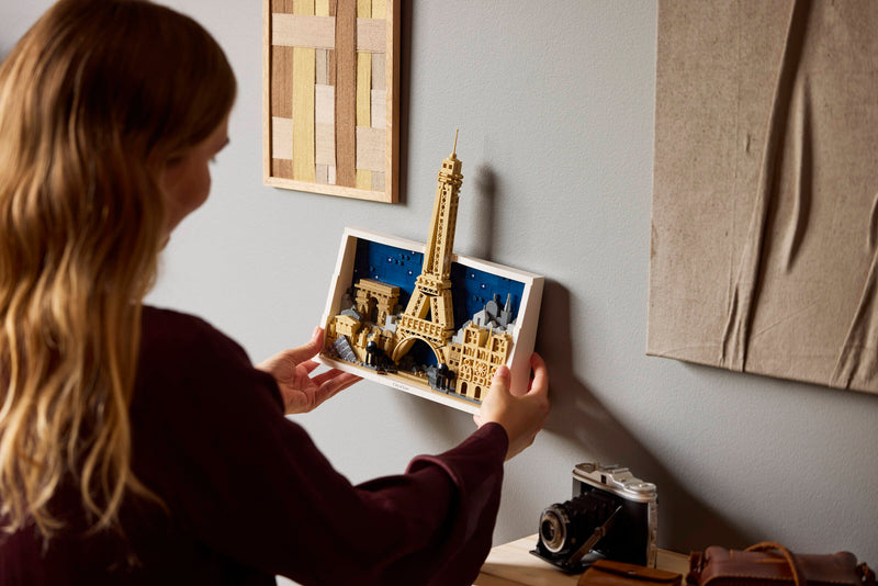 LEGO Architecture Paris City of Love set 958 pieces, UK version
