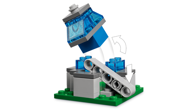 LEGO Minecraft Ghast Balloon Village Attack 555 pieces, imported from the UK