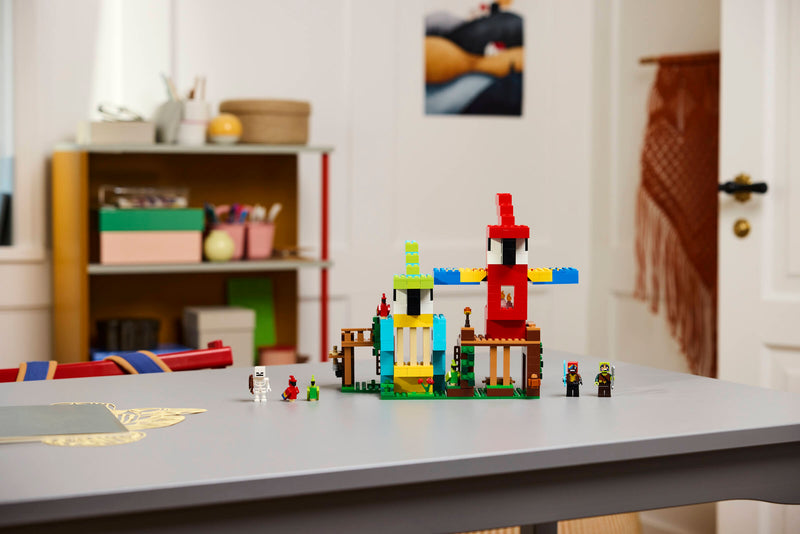 LEGO Minecraft Parrot Houses 535 Pieces Set (British brand)