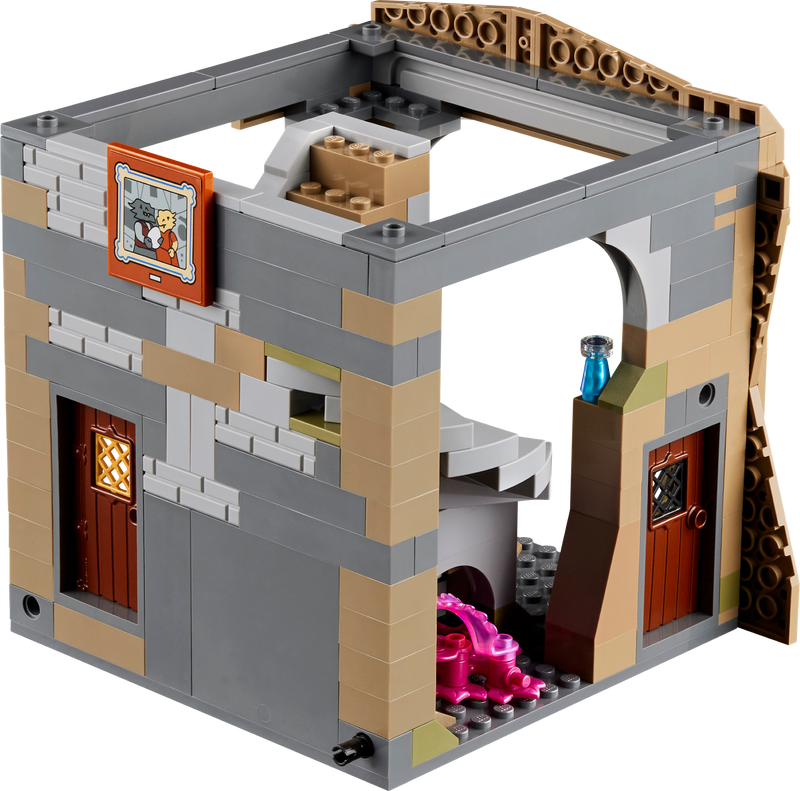 LEGO Dungeons & Dragons Red Dragon's Tale 3745-piece set, imported from the UK