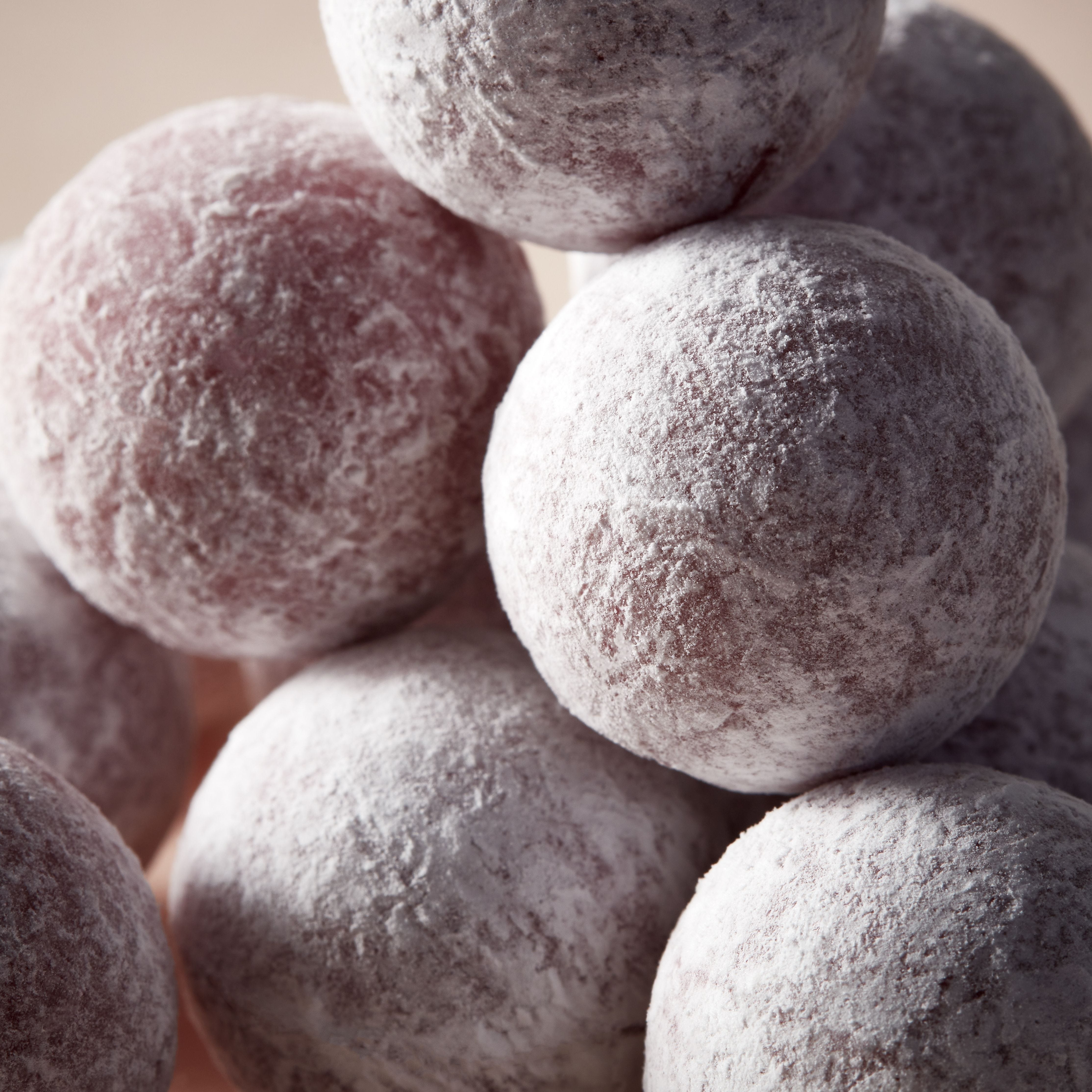 Fortnum's pink Marc de Champagne chocolate truffles 125g - British product